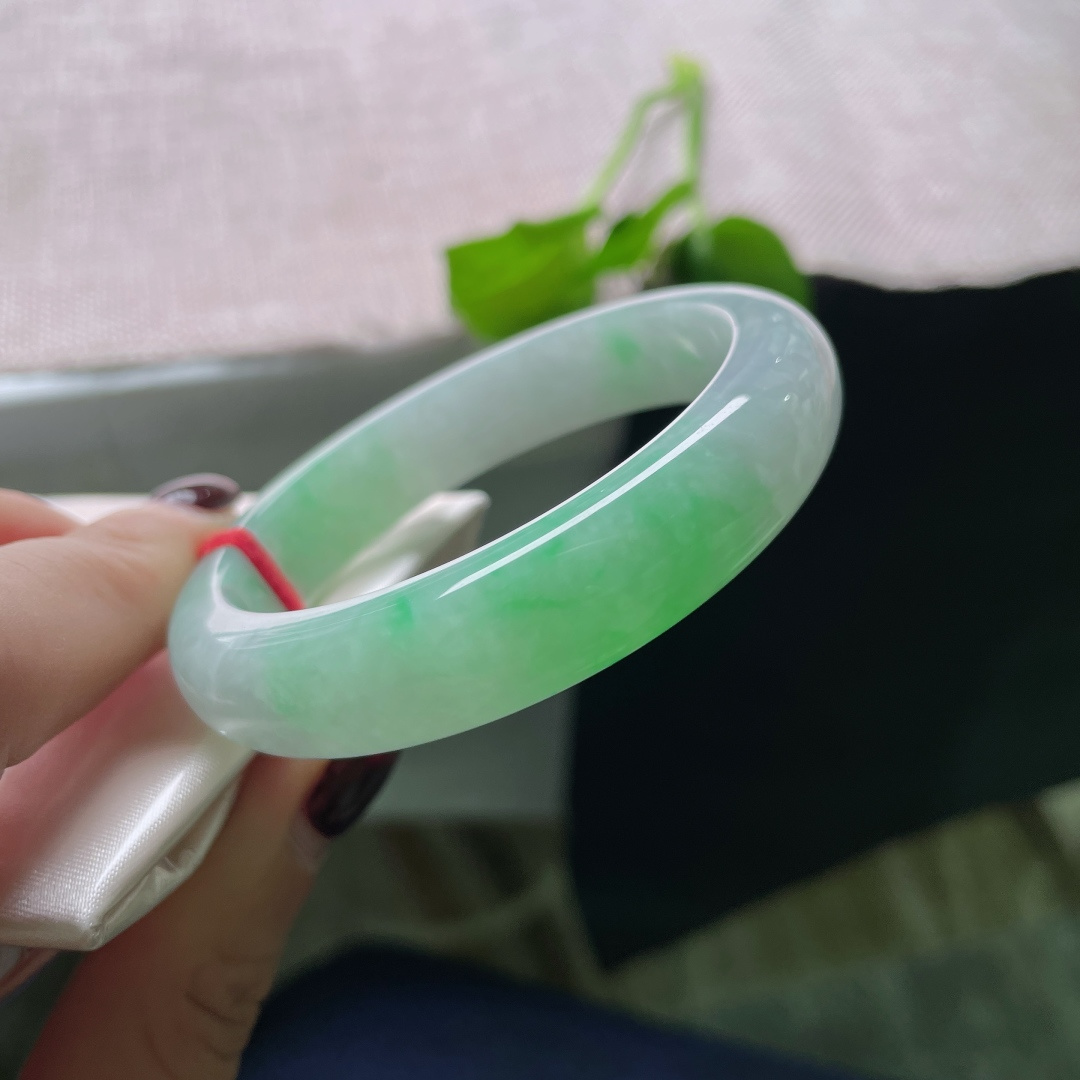 52.8/12.1/7.7，飘阳绿正圈，水头好，翠色欲滴，云想衣裳花想容，有纹，ss51246a