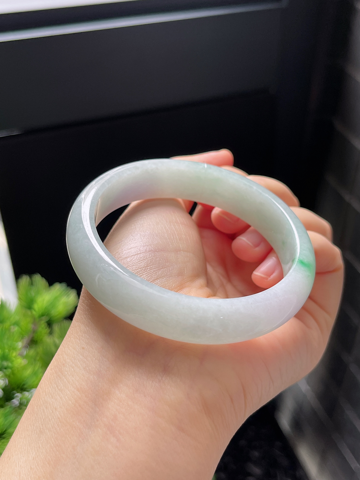 正圈58.2圈口，翡翠糯化种飘绿手镯