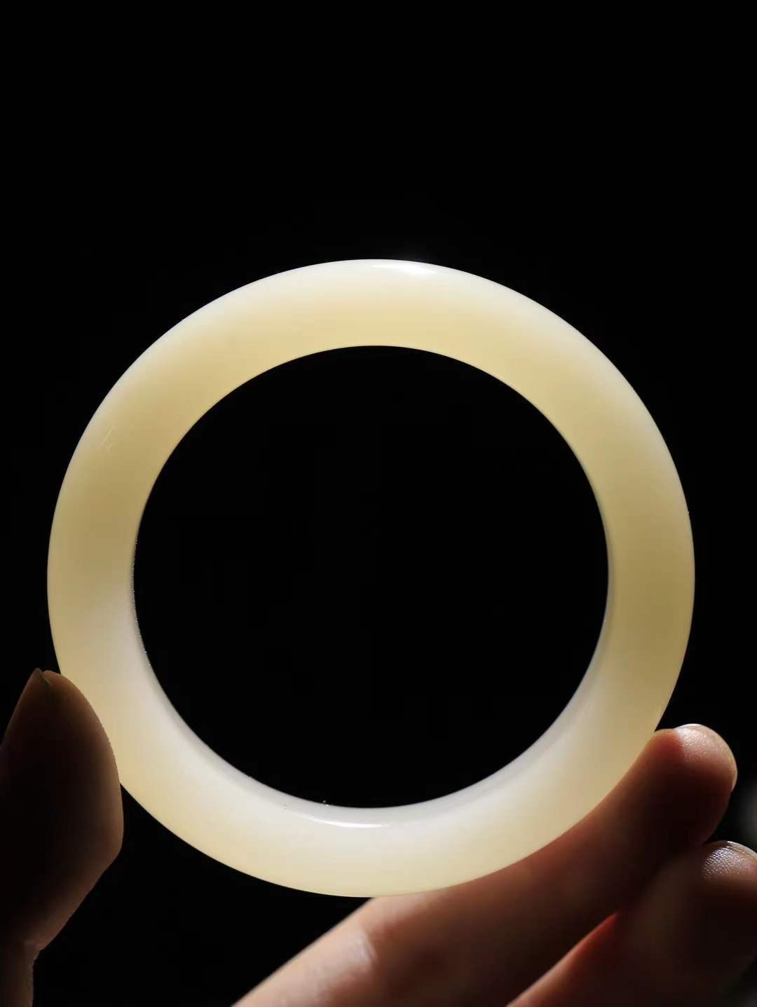 【粉黛.手镯】

精品️和田玉藕粉手镯
仙女藕粉手镯
馥郁芬芳 油糯饱满
气质温婉尔雅 甜甜的藕粉色
质地如膏似脂 少女感十足
精工打磨 手感上佳
尺寸54-13-9.8mm 重62.5克 fDA-63432244