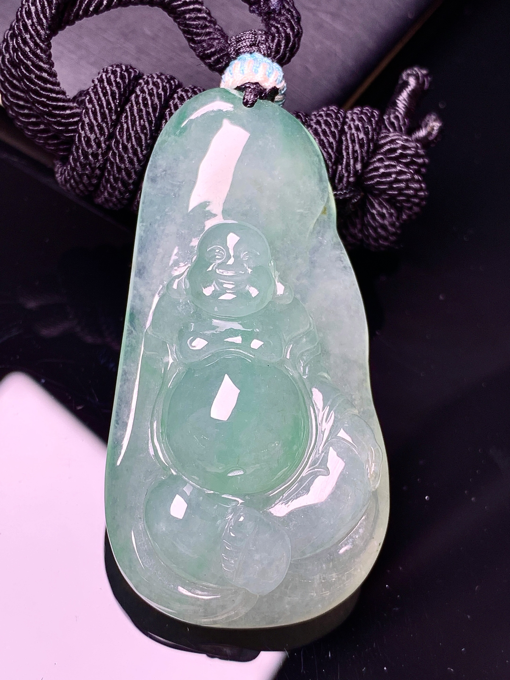 冰种飘绿佛公吊坠 玉质细腻 色泽艳丽清新 水润亮眼 整体尺寸51*26*12.6a5