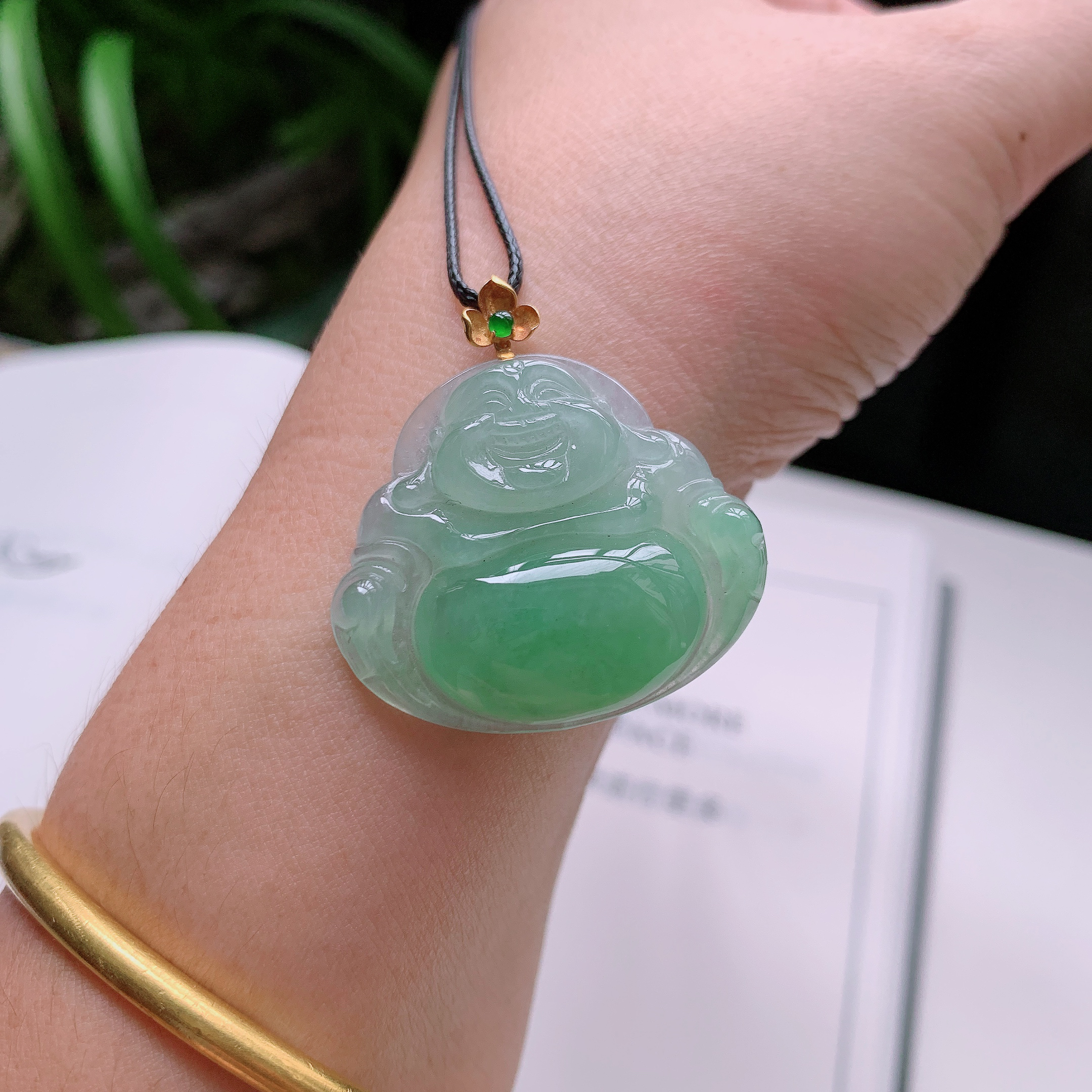 18K镶嵌天然翡翠缅甸A货冰润飘绿大肚佛公吊坠 9.71克