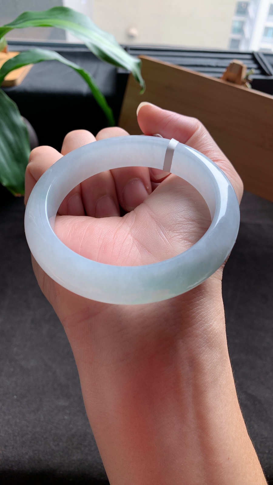 58圈口 天然A货翡翠手镯 版型宽厚 种水好