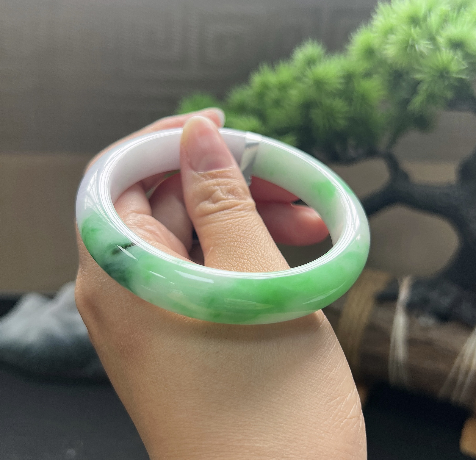 58.5圈口正圈飘花手镯