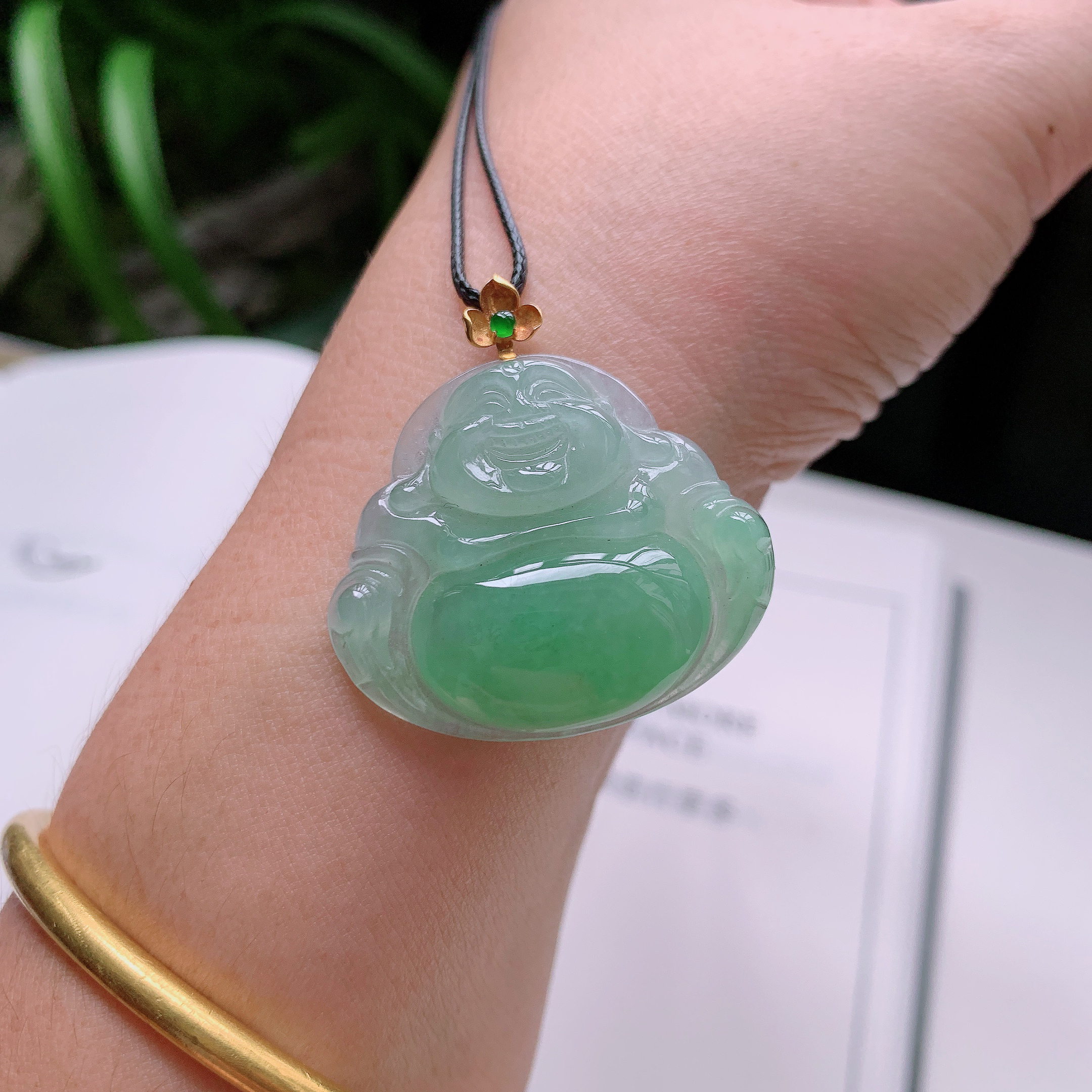 18K镶嵌天然翡翠缅甸A货冰润飘绿大肚佛公吊坠 9.71克