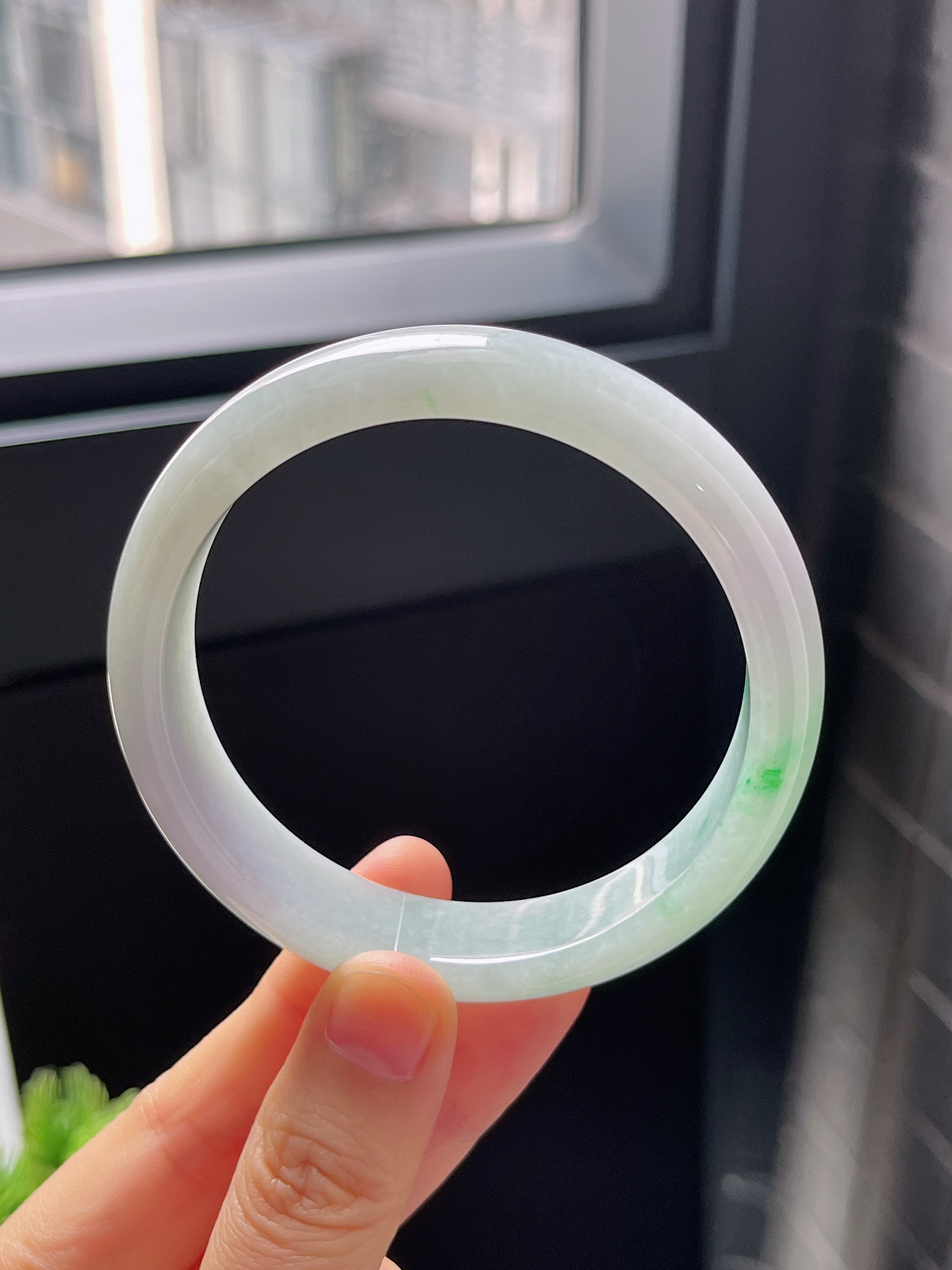 正圈58.2圈口，翡翠糯化种飘绿手镯