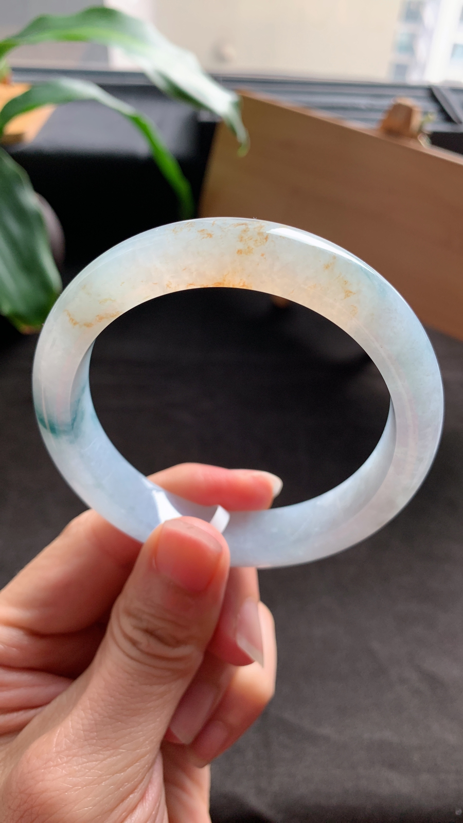 58圈口 天然A货翡翠特色黄翡飘花手镯 种水好 色彩丰富