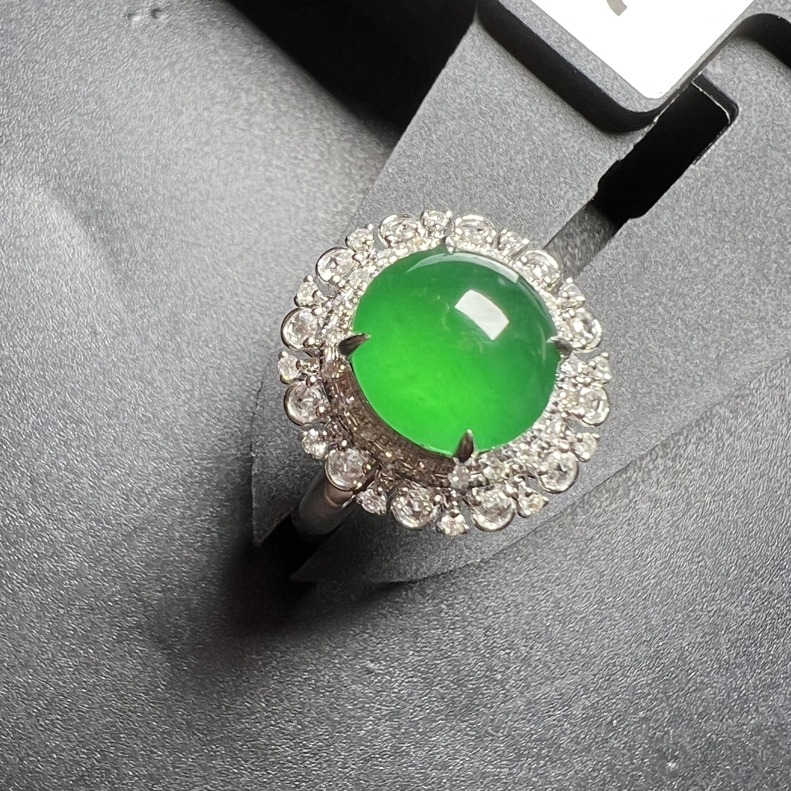 满绿戒指，种好饱满，整体16.6*15.5*12.9 裸石尺寸9.7*9.3*5.5