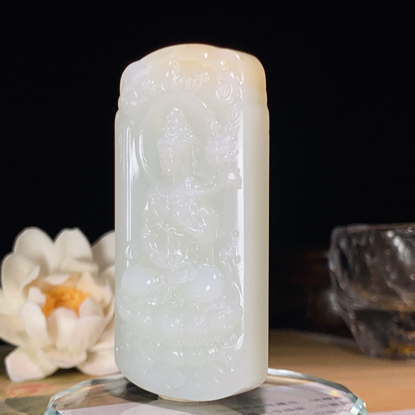 和田玉糖料羊脂白大势至菩萨牌子挂件 尺寸71/35/11重66克。玉质细腻油润。手推出油。佩戴高端典