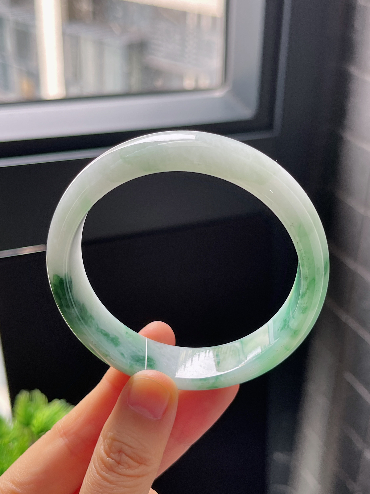 正圈58.3圈口，翡翠糯化种飘绿手镯