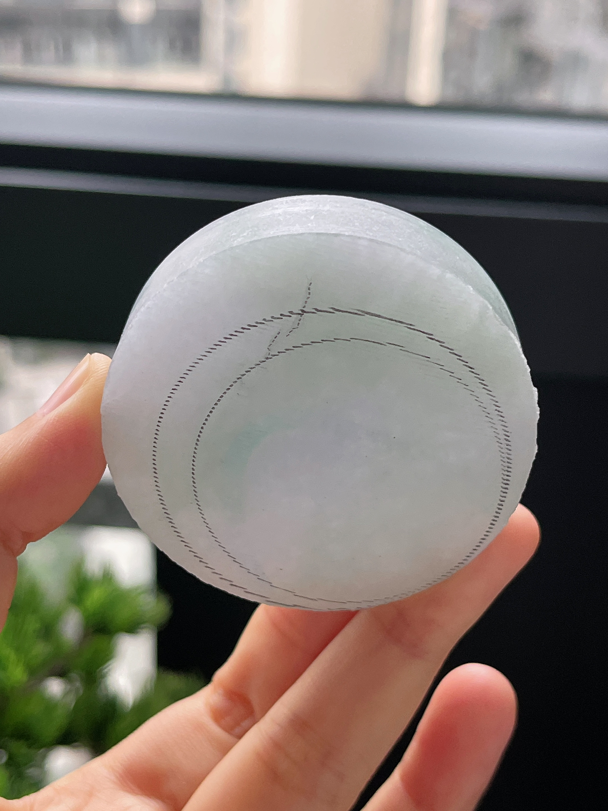 翡翠糯化春带彩镯心