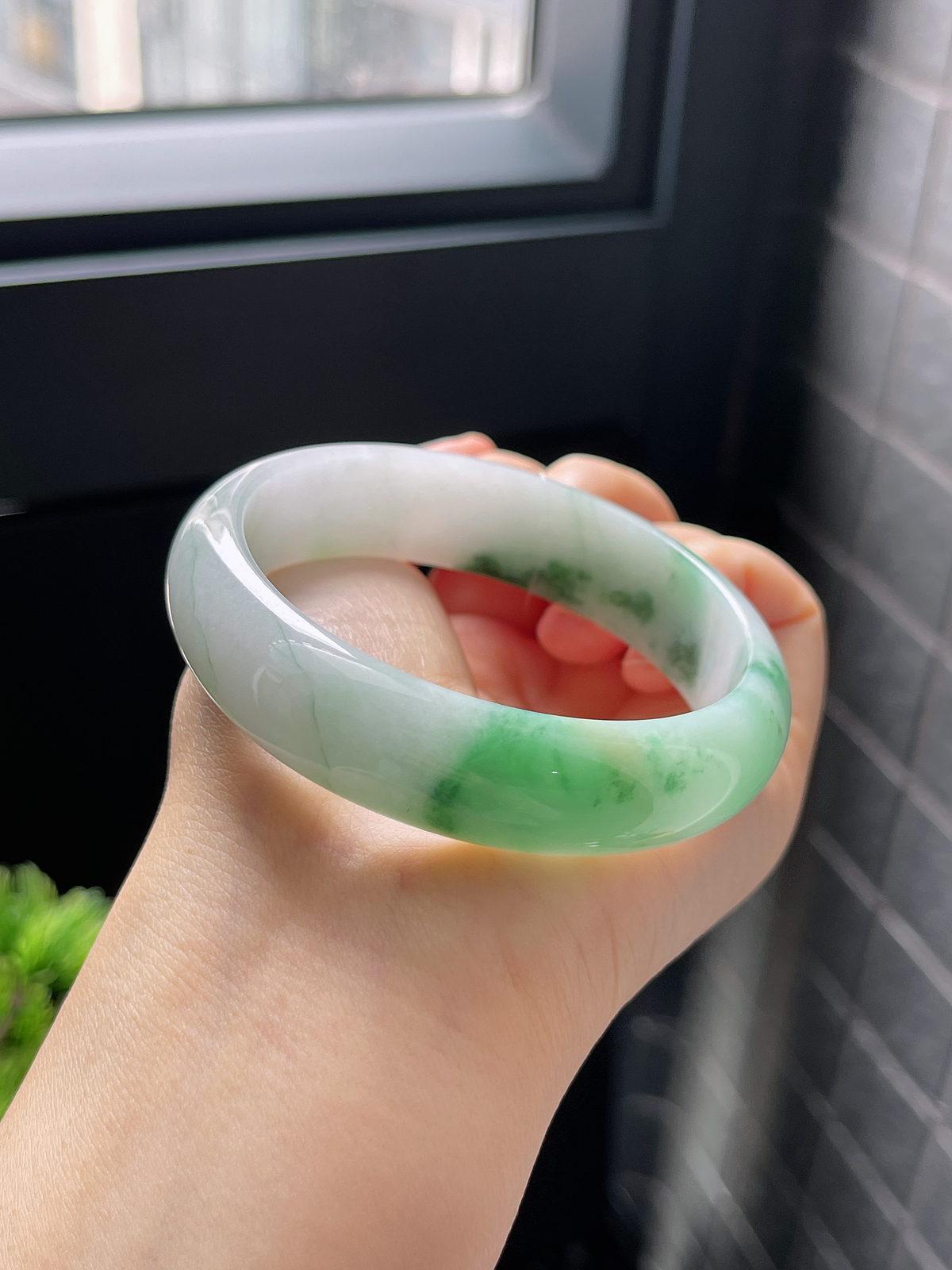 正圈58.3圈口，翡翠糯化种飘绿手镯