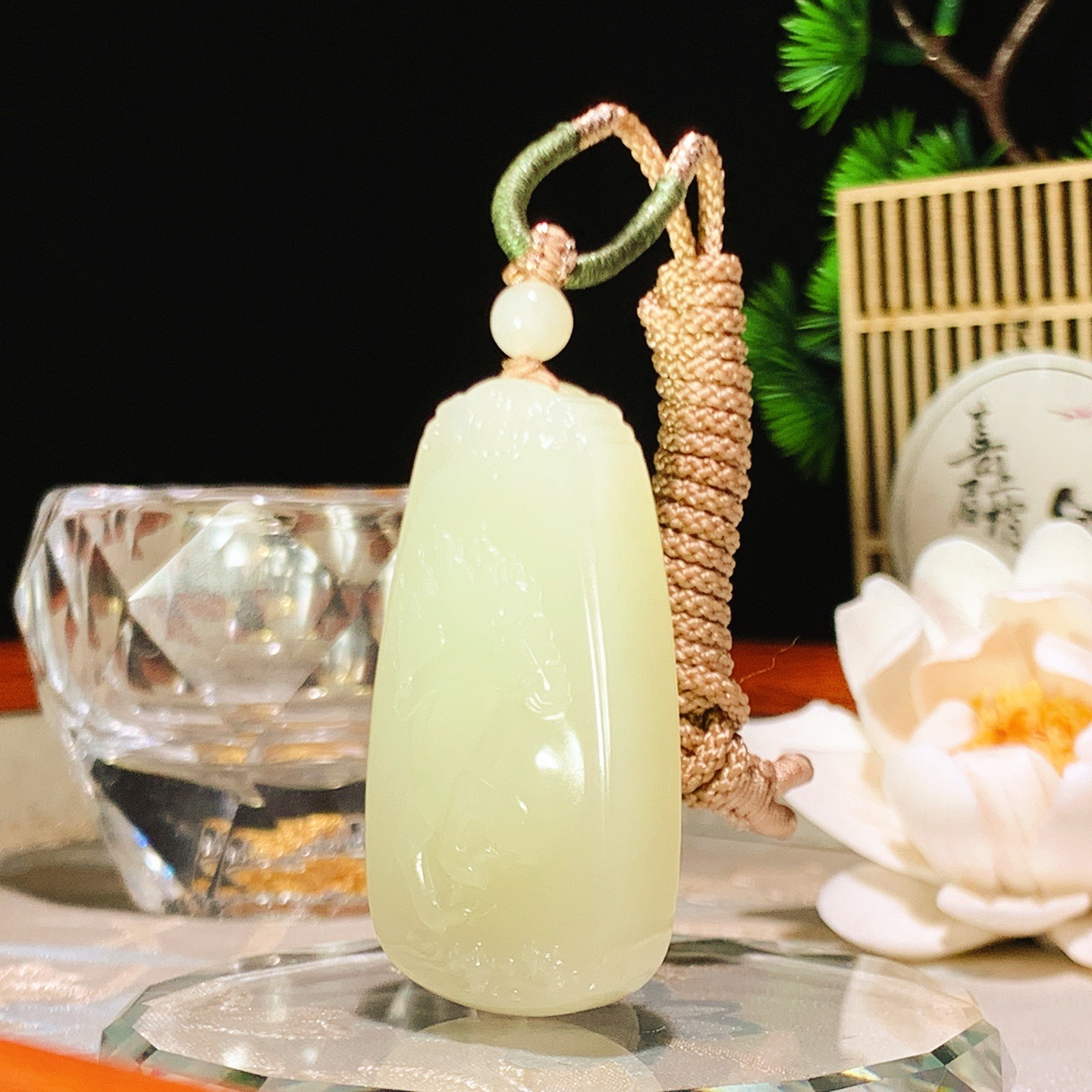 新疆和田玉若羌黄口料一马当先马挂件。尺寸45/25/10重26.5克 玉质细腻油润 底色纯净 脂粉好