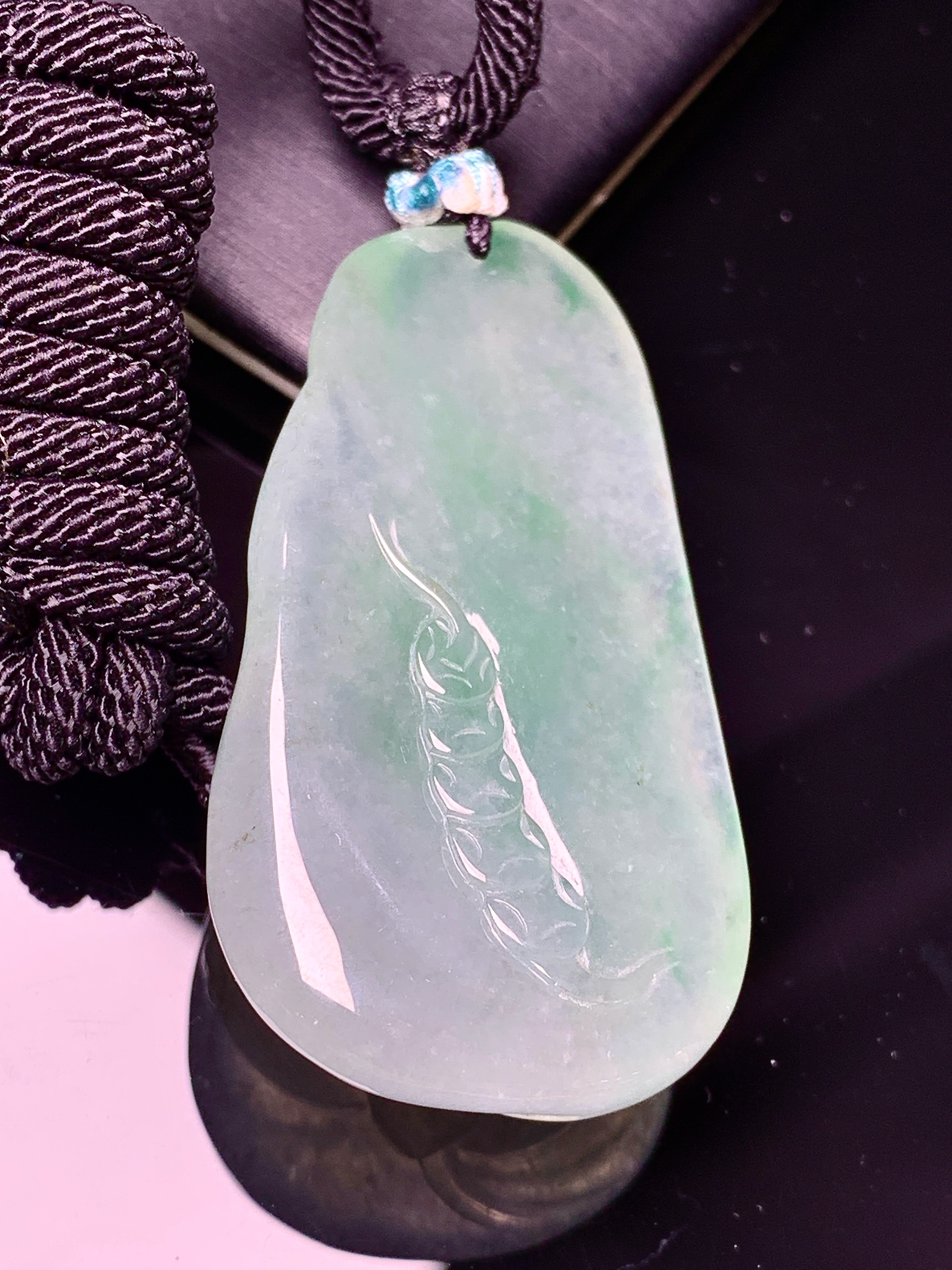 冰种飘绿佛公吊坠 玉质细腻 色泽艳丽清新 水润亮眼 整体尺寸51*26*12.6a5