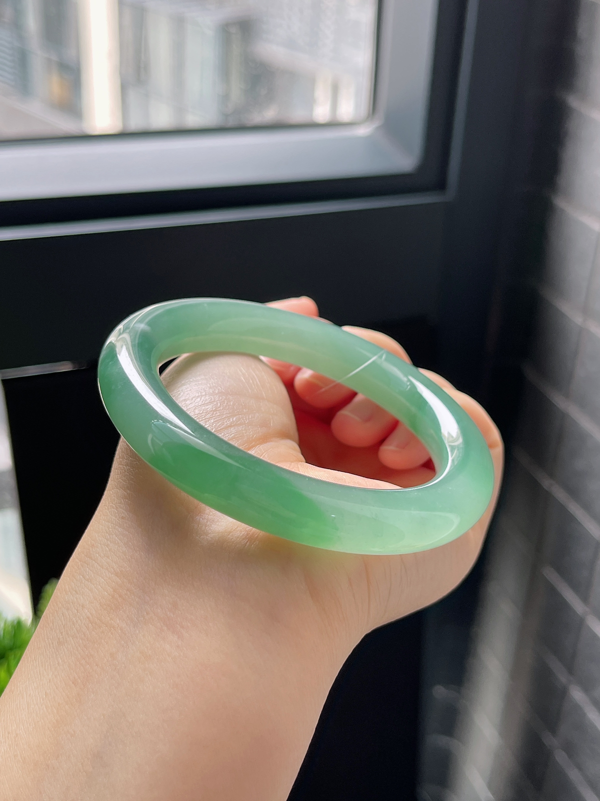 圆镯57.5圈口，翡翠冰糯种绿色手镯