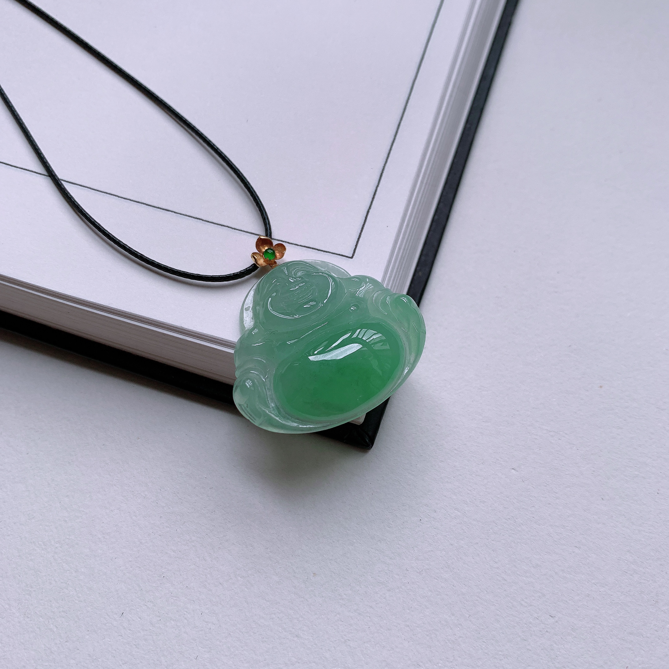 18K镶嵌天然翡翠缅甸A货冰润飘绿大肚佛公吊坠 9.71克