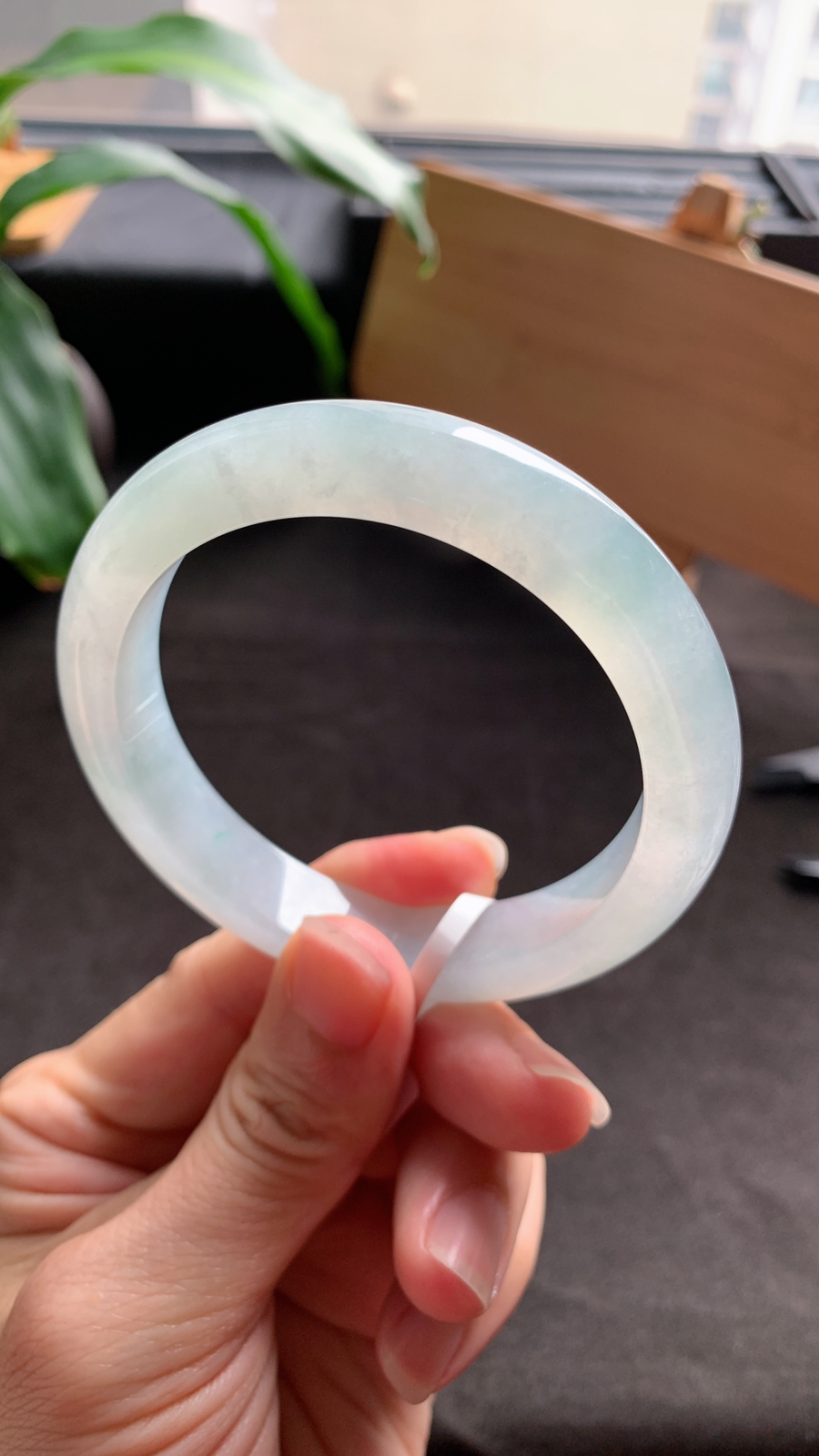 57圈口 天然A货翡翠手镯 种水好 版型宽厚