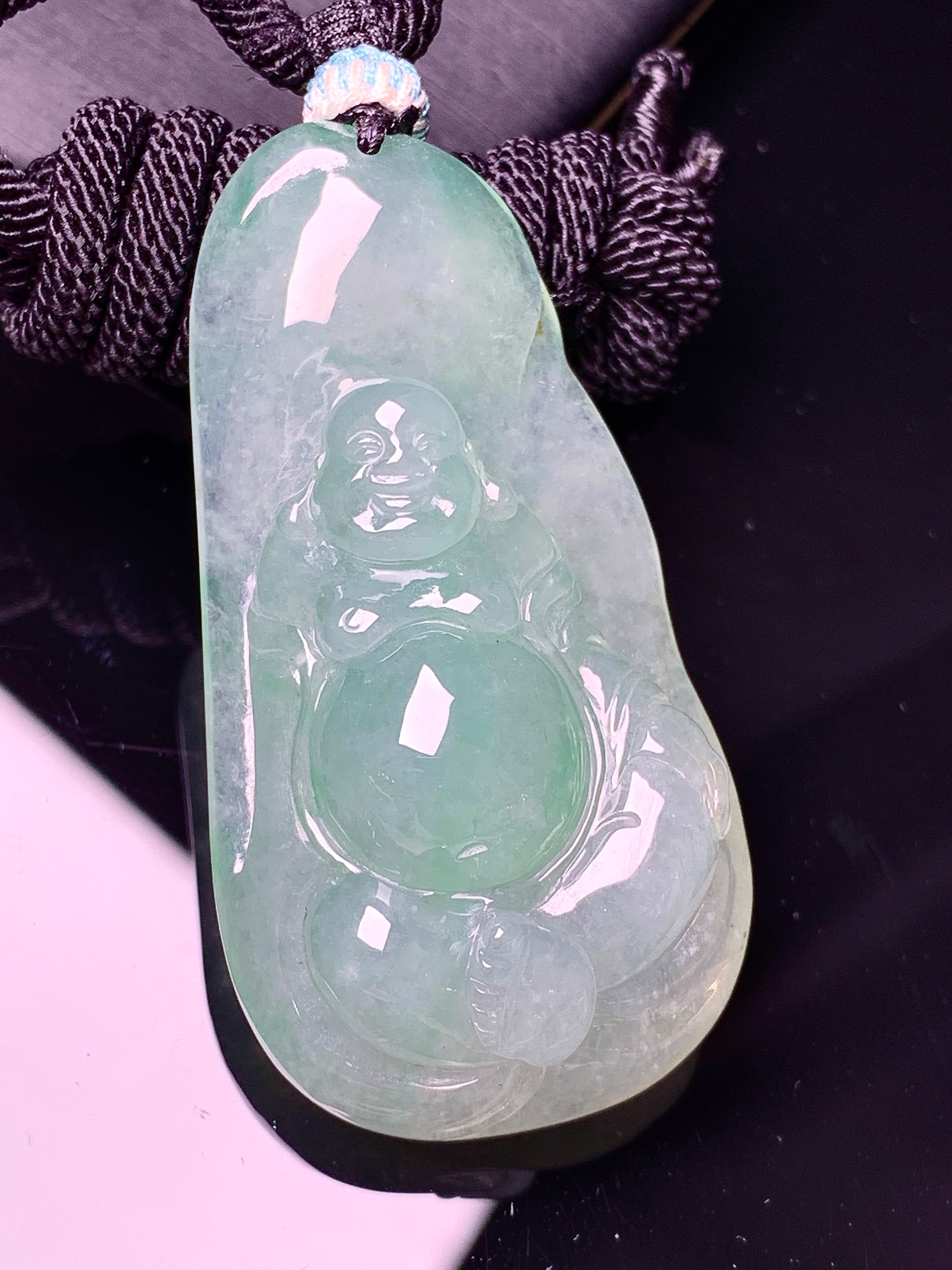 冰种飘绿佛公吊坠 玉质细腻 色泽艳丽清新 水润亮眼 整体尺寸51*26*12.6a5