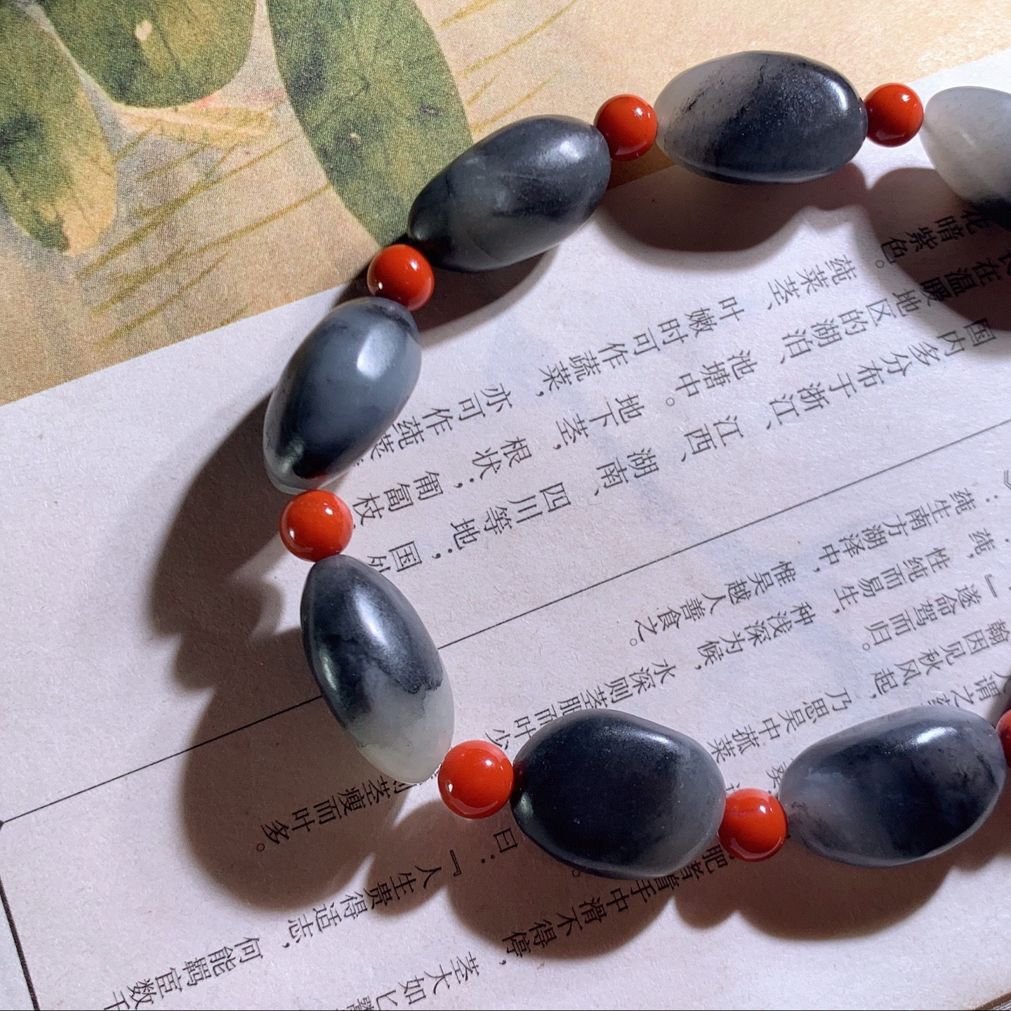 新疆和田玉籽料青花原石手串 单颗尺寸19/11/10重30.5克。玉质细腻油润。手推出油。佩戴高端典雅。lt260424