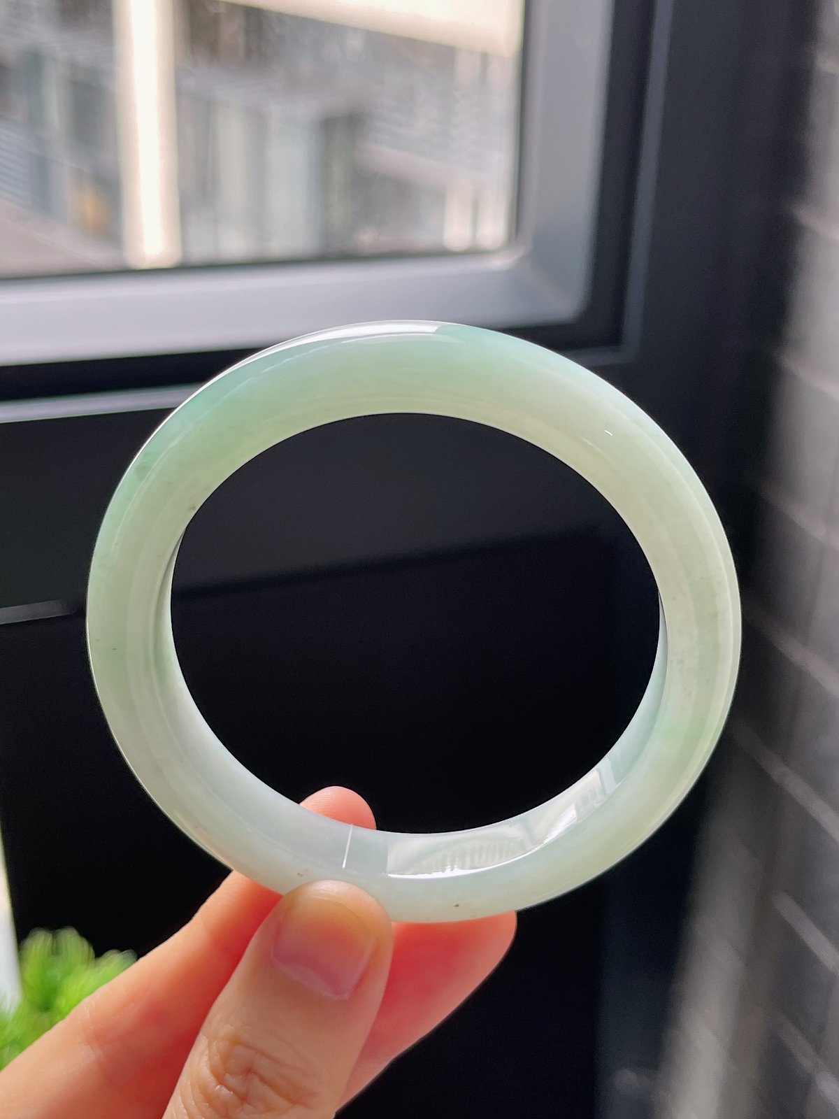 正圈55.2圈口，翡翠冰糯种淡绿色手镯