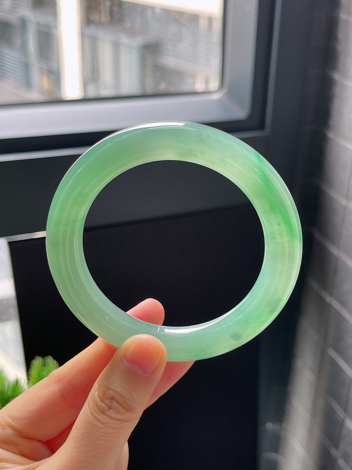 圆镯57.5圈口，翡翠冰糯种绿色手镯