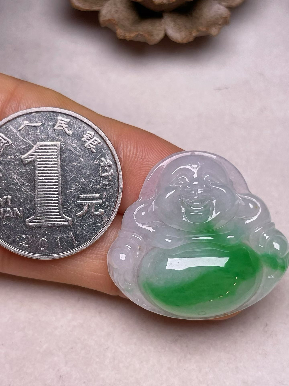 冰糯种飘绿【平安扣】吊坠、种水好，玉质细腻 ，卖相好‘