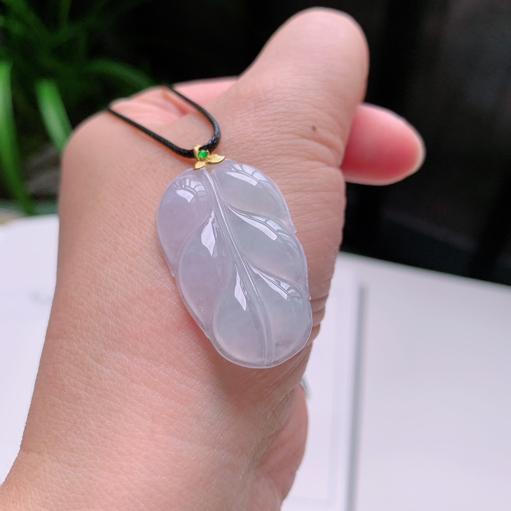 18K镶嵌天然翡翠缅甸A货冰润白冰叶子吊坠 6.49克