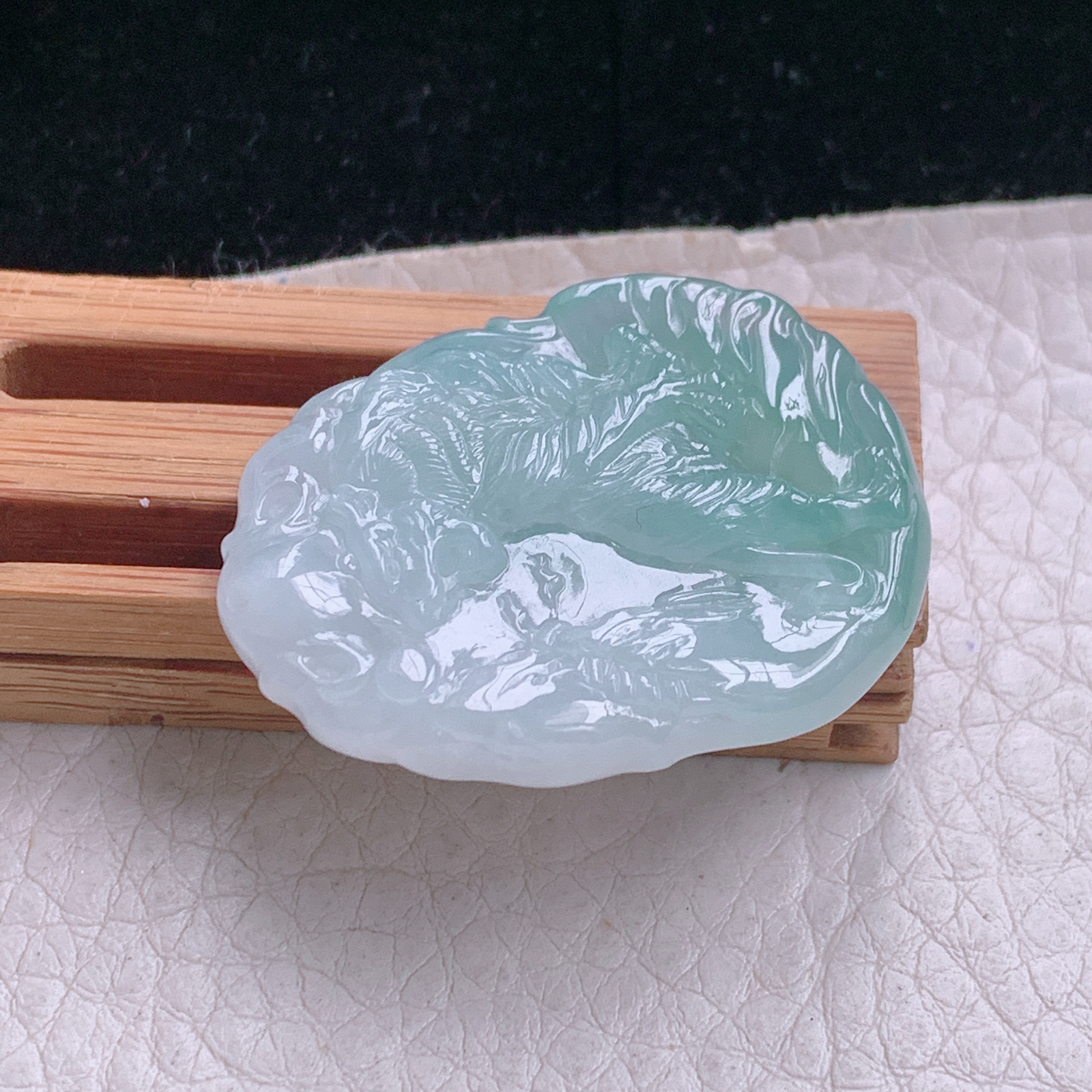 Ktj实拍36.6*28.5*5.2天然缅甸翡翠生肖老虎吊坠 生肖守护神上山虎玉坠