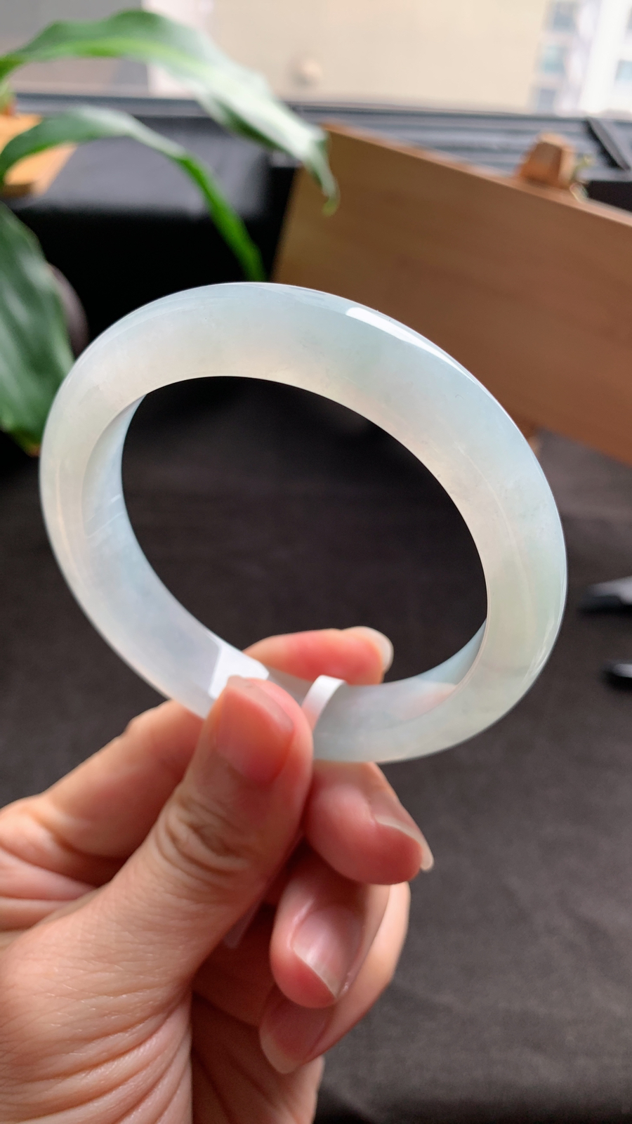 57圈口 天然A货翡翠手镯 种水好 版型宽厚