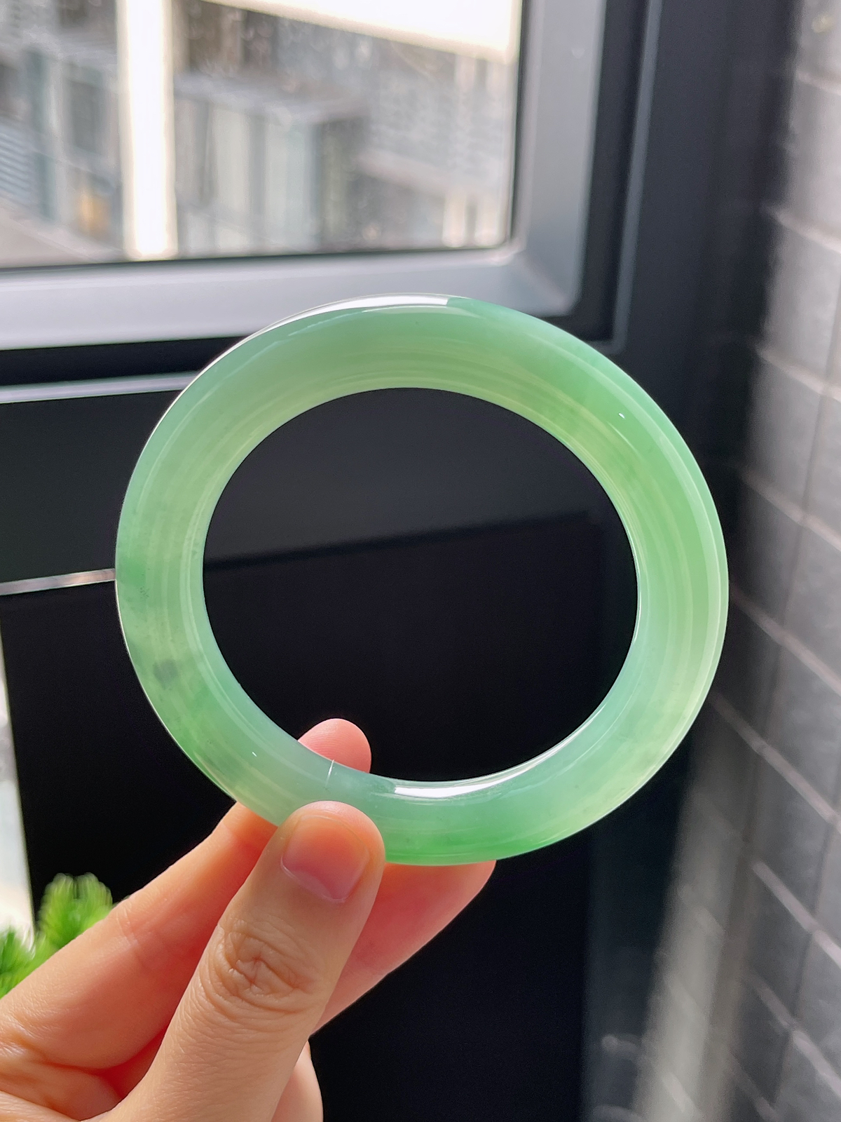 圆镯57.5圈口，翡翠冰糯种绿色手镯