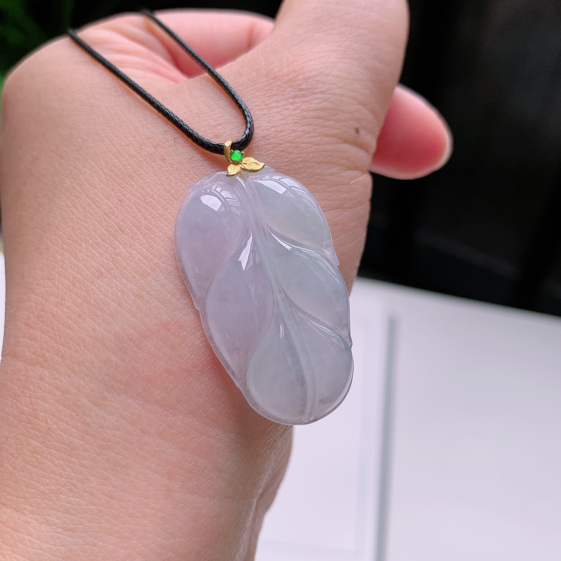18K镶嵌天然翡翠缅甸A货冰润白冰叶子吊坠 6.49克