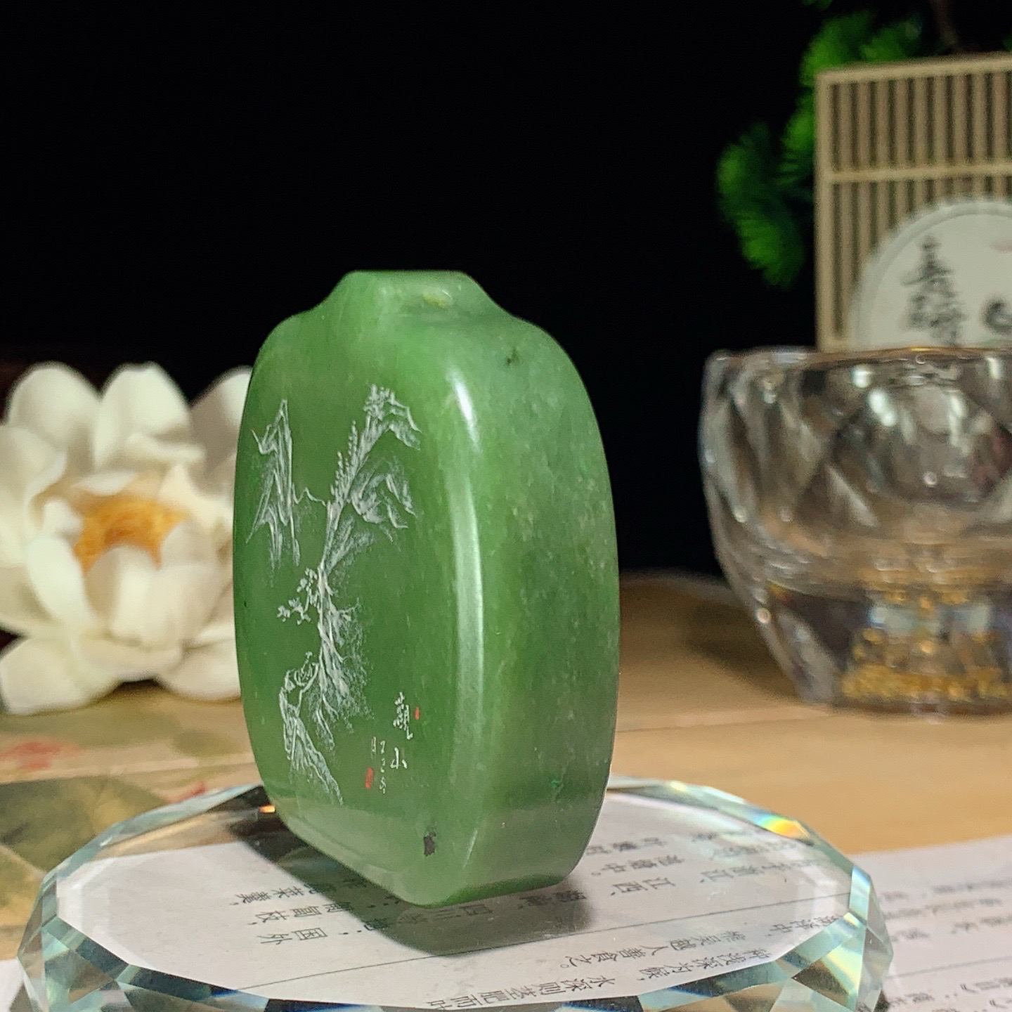 和田玉阳绿俄罗斯碧玉山水怡情挂件 尺寸47/44/15重72.5克，玉质细腻油润 底色纯净 脂粉好，