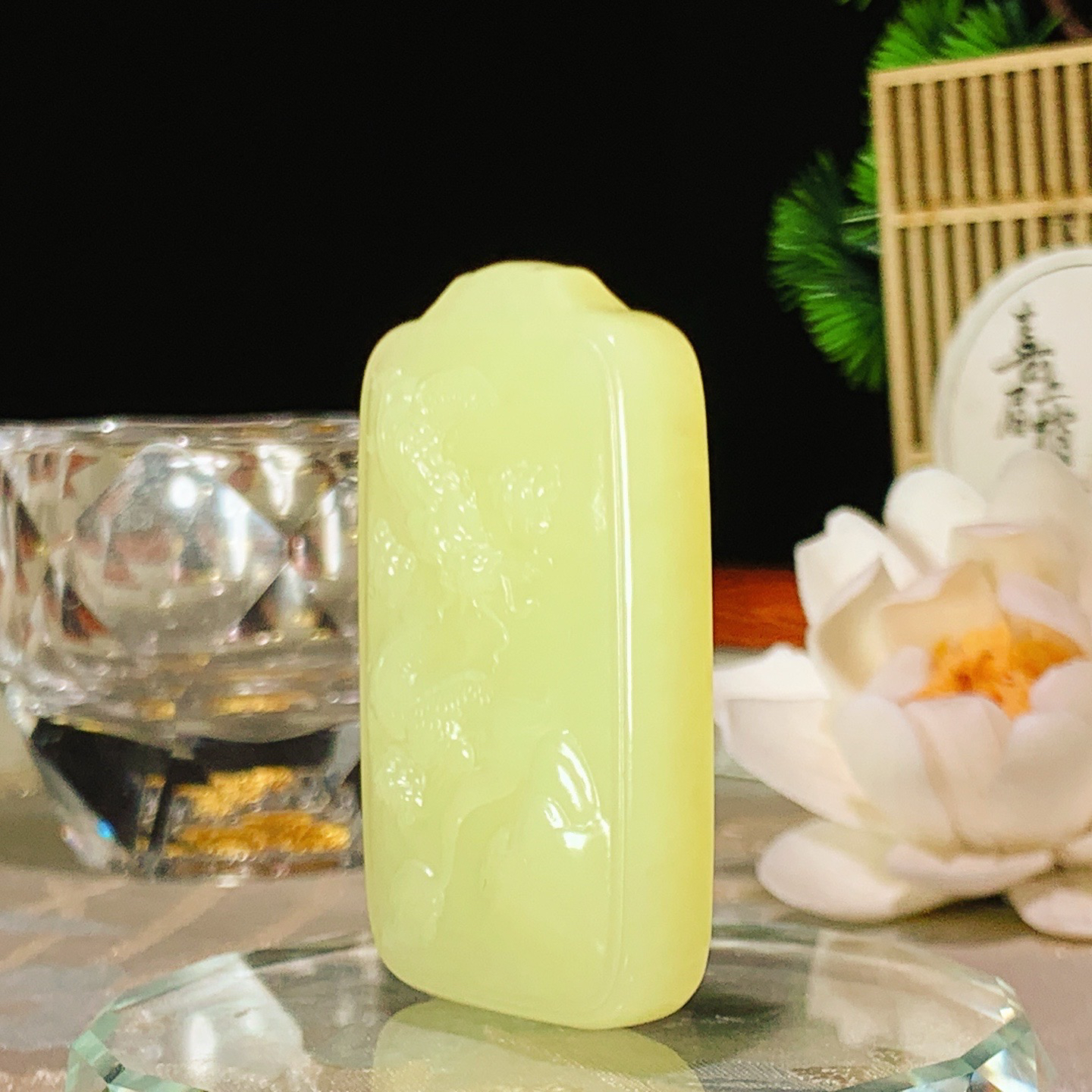 新疆和田玉若羌黄口料龙行天下龙挂件。尺寸51/31/11重40.5克 玉质细腻油润 底色纯净 脂粉好