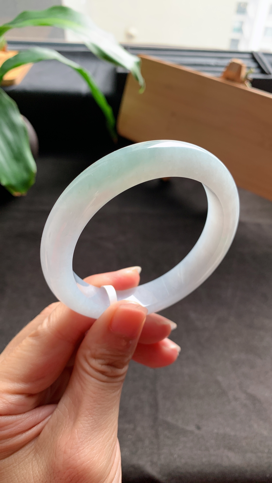 58圈口 天然A货翡翠手镯 版型宽厚 种水好