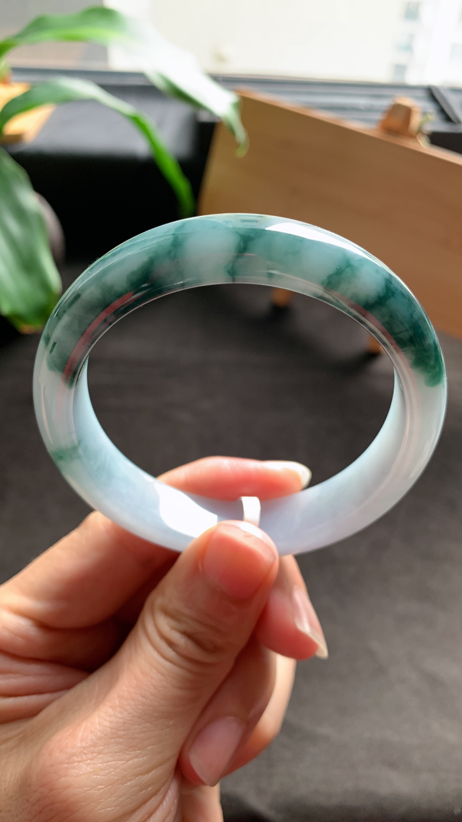 56圈口 天然A货翡翠飘花手镯 花色灵动 半山水