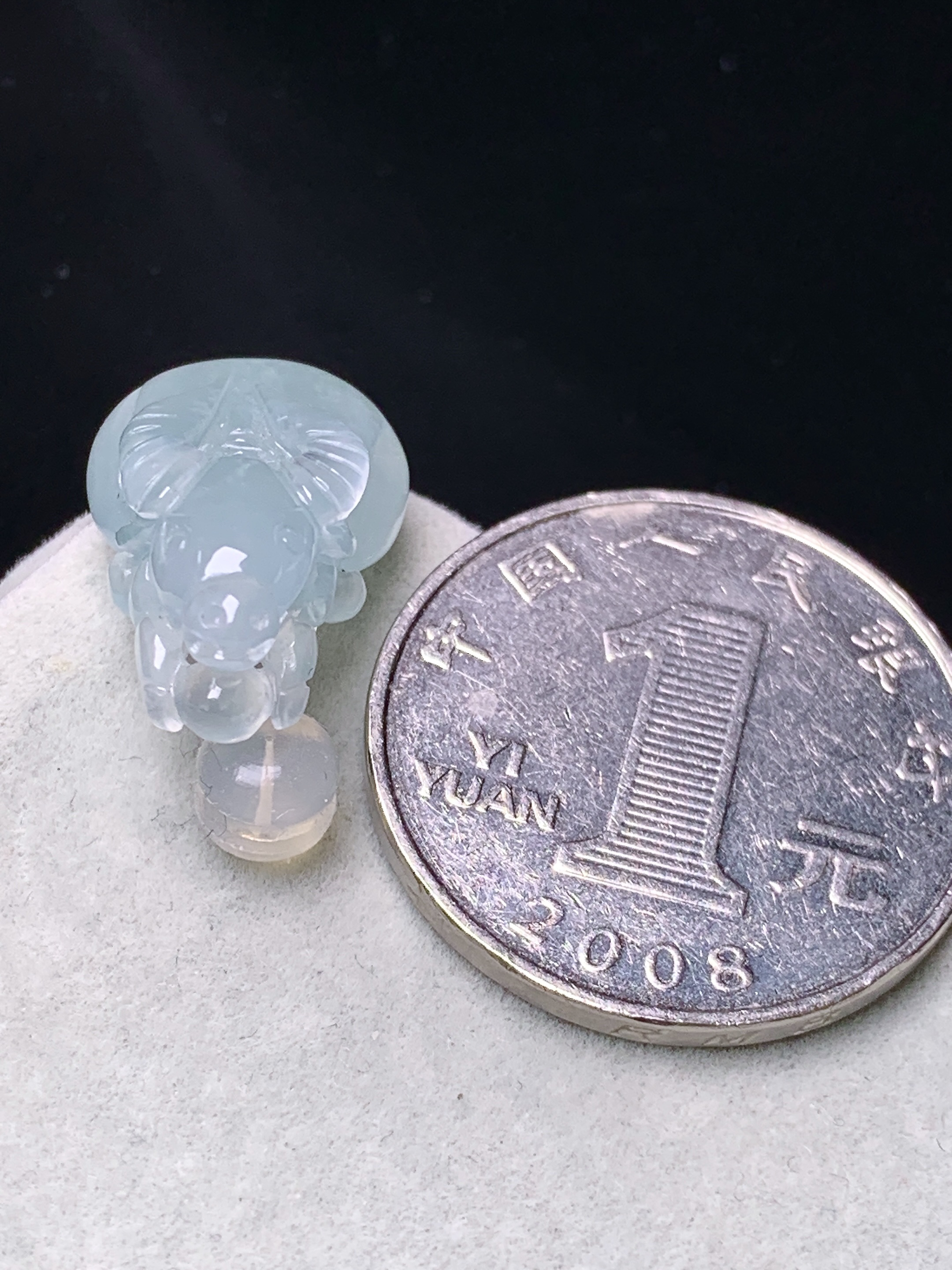 冰种牛气冲天吊坠 玉质细腻 色泽艳丽清新 水润亮眼 整体尺寸19.5*12.8*7.5a5