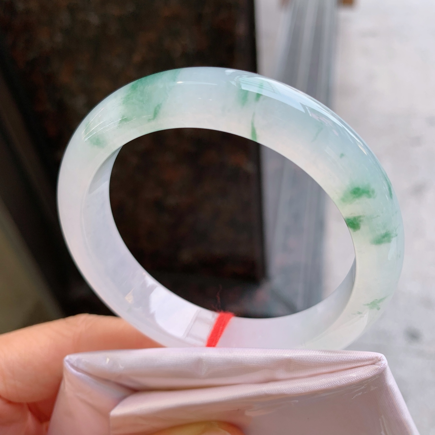 正圈冰种飘花，无裂，尺寸：56.2/12.5/8.5，清爽