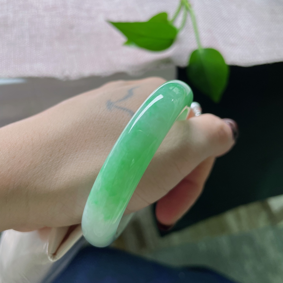 51.4/11.3/7.9，飘绿正圈，水润，腕间苔痕绿，静听时光滴答。无裂，ss51277a