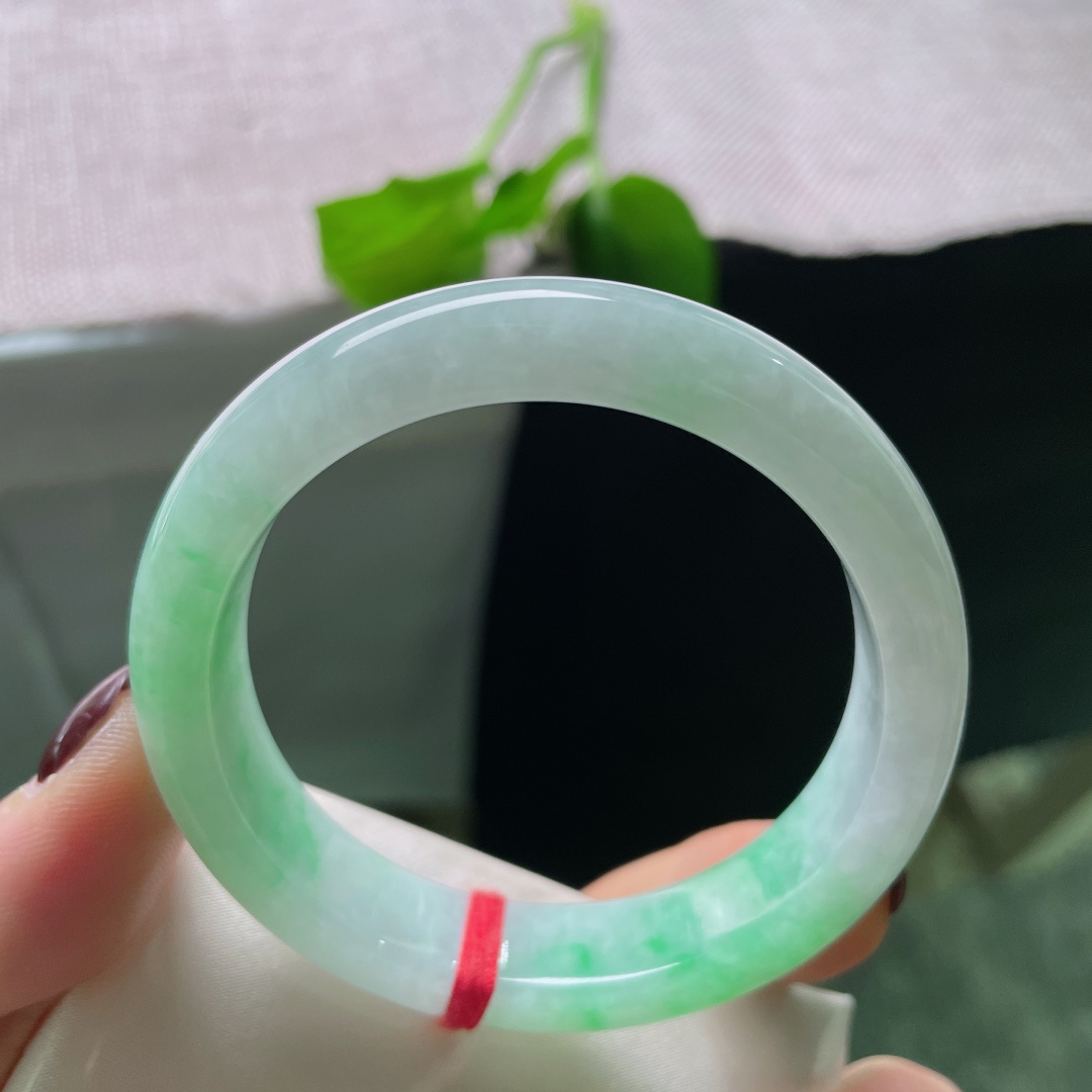 52.8/12.1/7.7，飘阳绿正圈，水头好，翠色欲滴，云想衣裳花想容，有纹，ss51246a