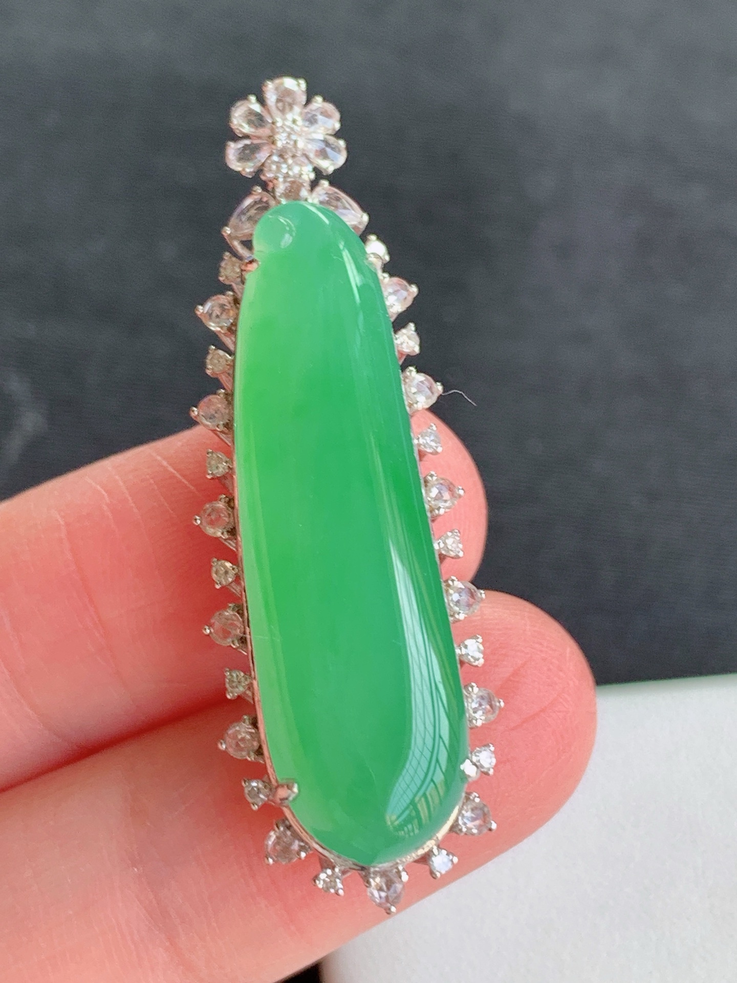 ️，18k镶嵌冰绿福瓜，无裂尺寸：42/13.8/9.4