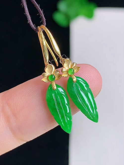 ，18k金镶飘绿耳坠，无裂，尺寸12/4.7/1.4，№:y2578  23E