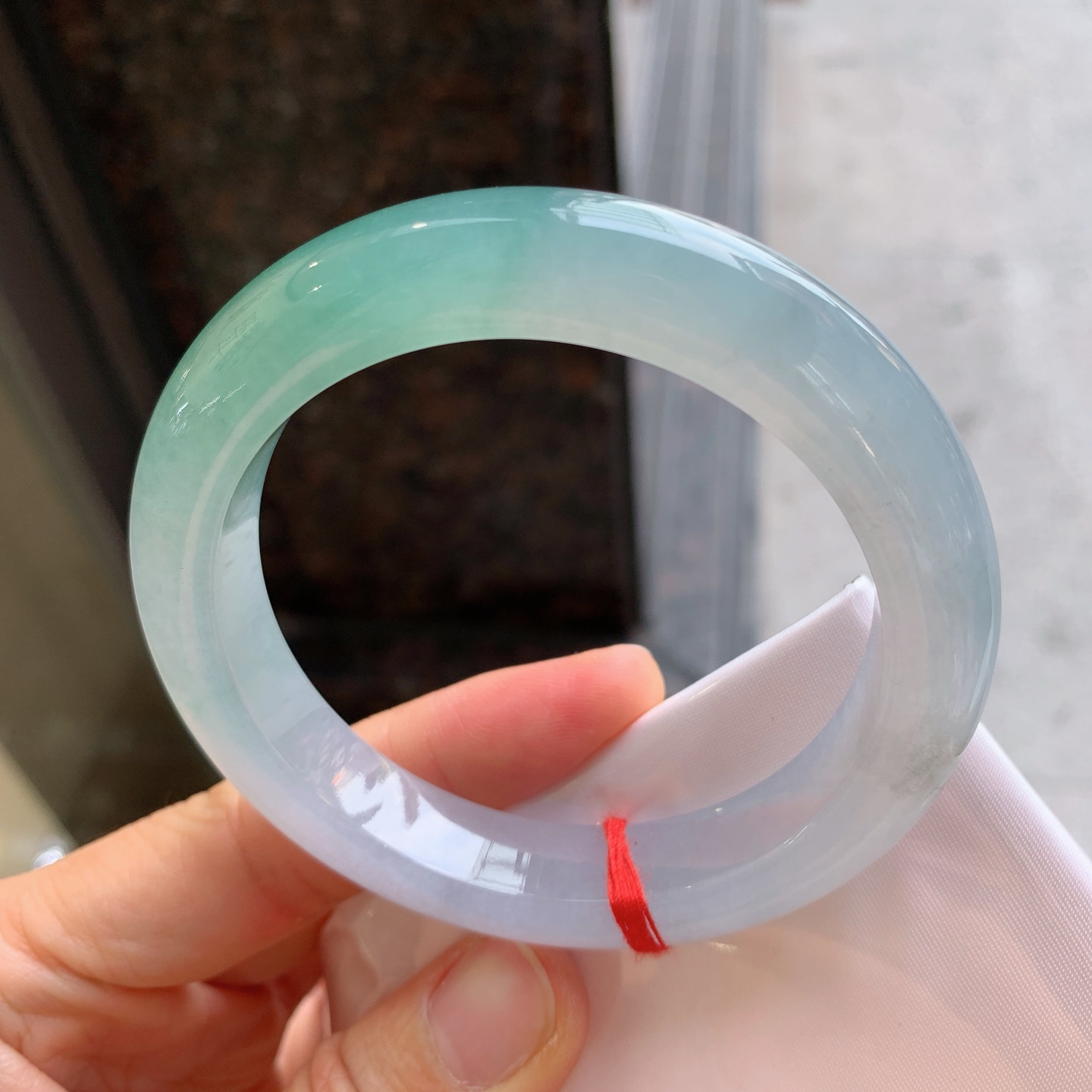 正圈冰种，有杂质，尺寸：59/11.8/10，大圈口