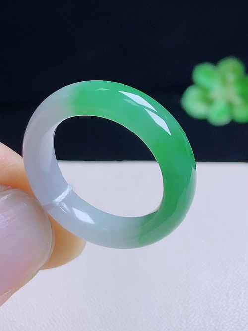 指环，无裂，尺寸17.7/6.0/4.0，编号20ut  25