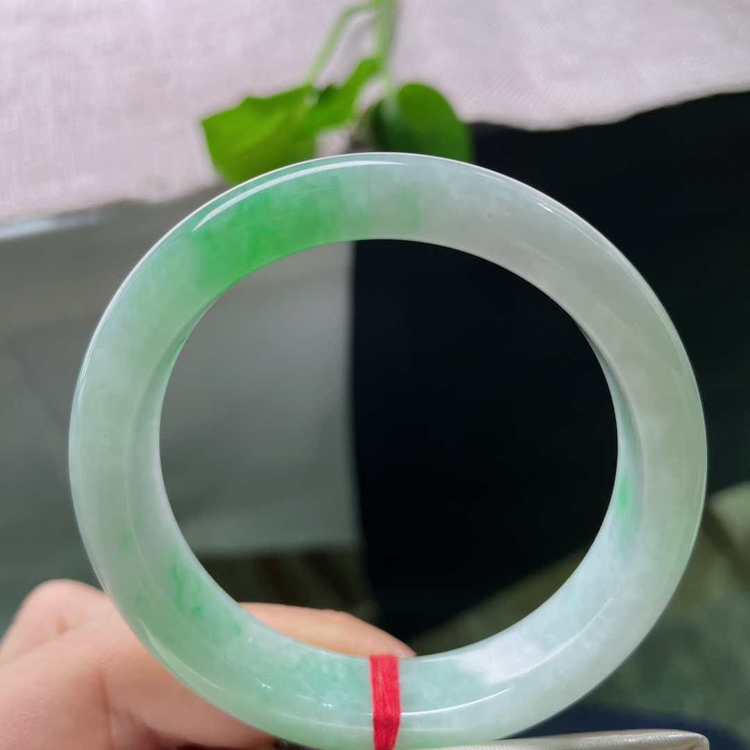 52.8/12.1/7.7，飘阳绿正圈，水头好，翠色欲滴，云想衣裳花想容，有纹，ss51246a