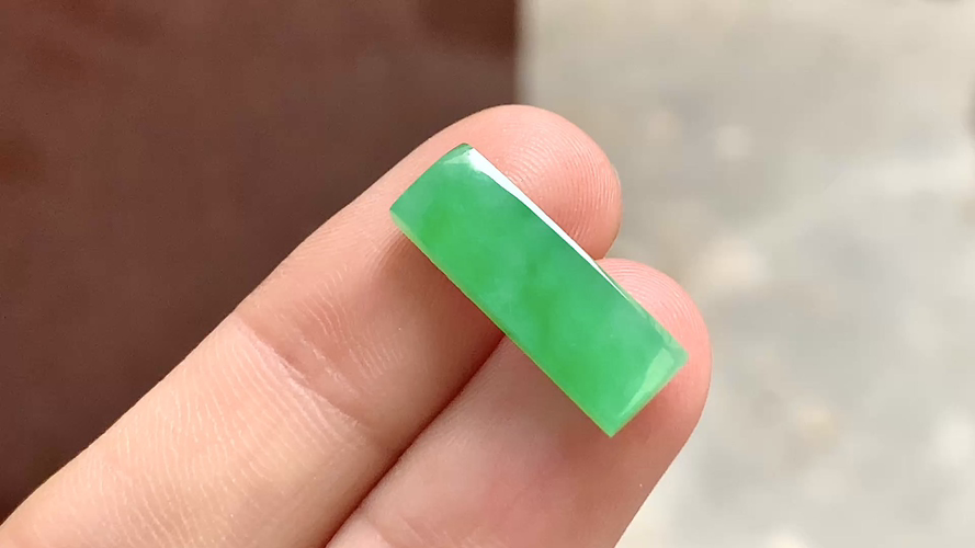 ️ 正阳绿马鞍，18.6*6.4*3，完整