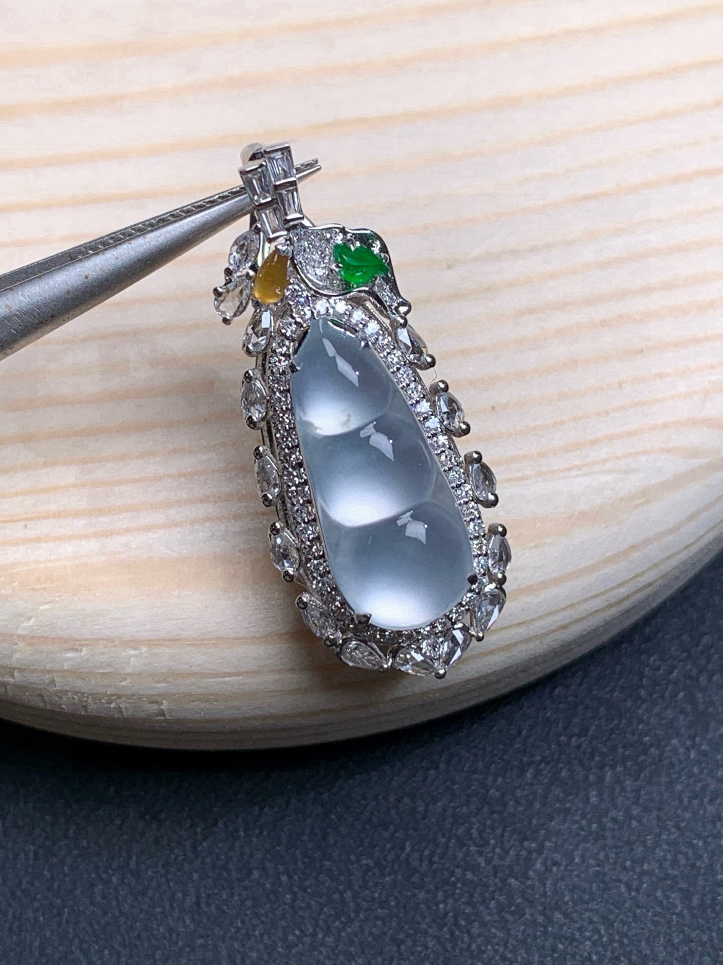 18k金镶嵌冰种玻璃炸光福豆吊坠32.9/14/12，裸石18.6/8.5/4.8