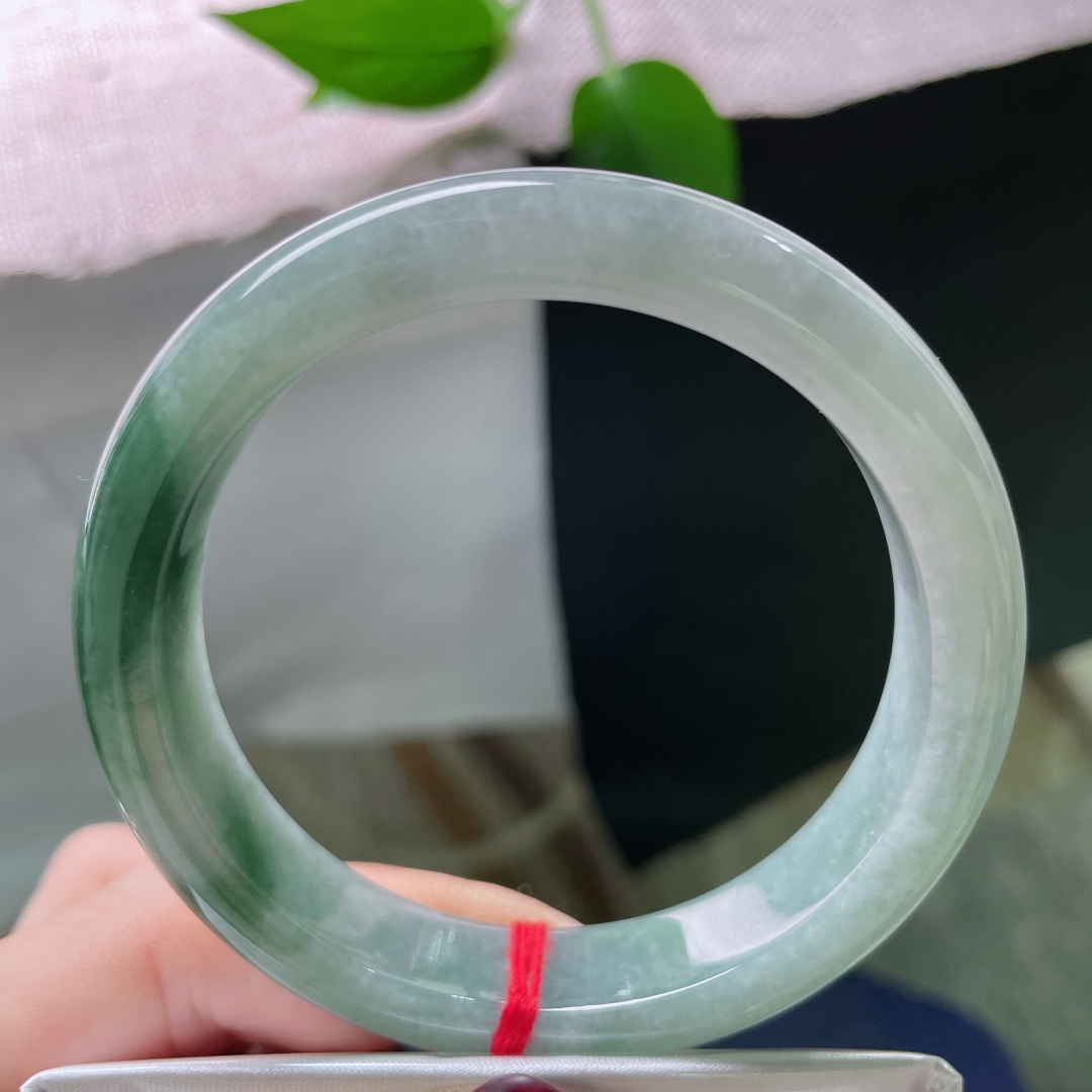 56.9/12/8，油青正圈，肉质细腻，水润，深浅相依，别有意境，一点皮纹不显，ss49281a