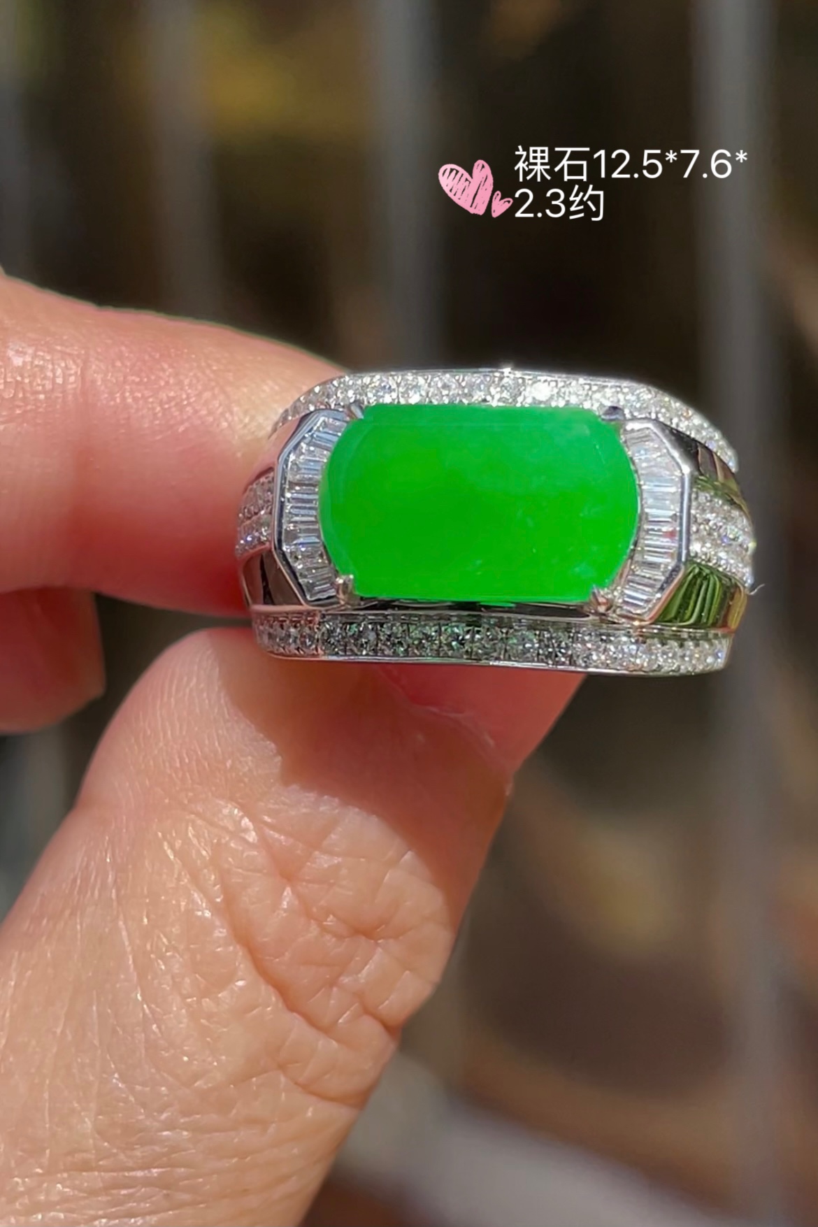 ️【冰种阳绿，马鞍戒指】饱满， 通透水润，玉质细腻，翠色鲜艳，18k金奢华钻石镶嵌️，12.5-