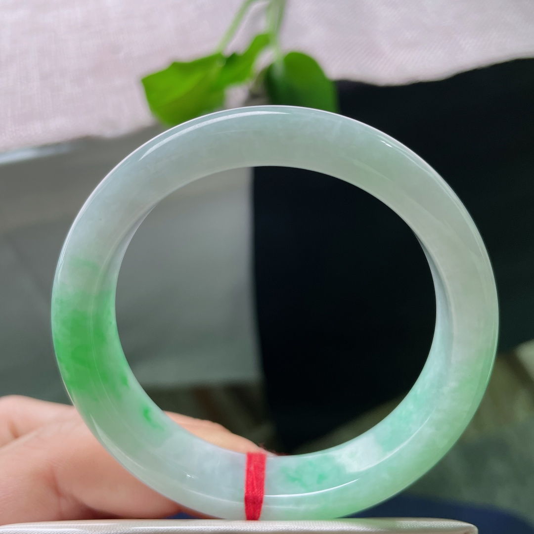 52.8/12.1/7.7，飘阳绿正圈，水头好，翠色欲滴，云想衣裳花想容，有纹，ss51246a