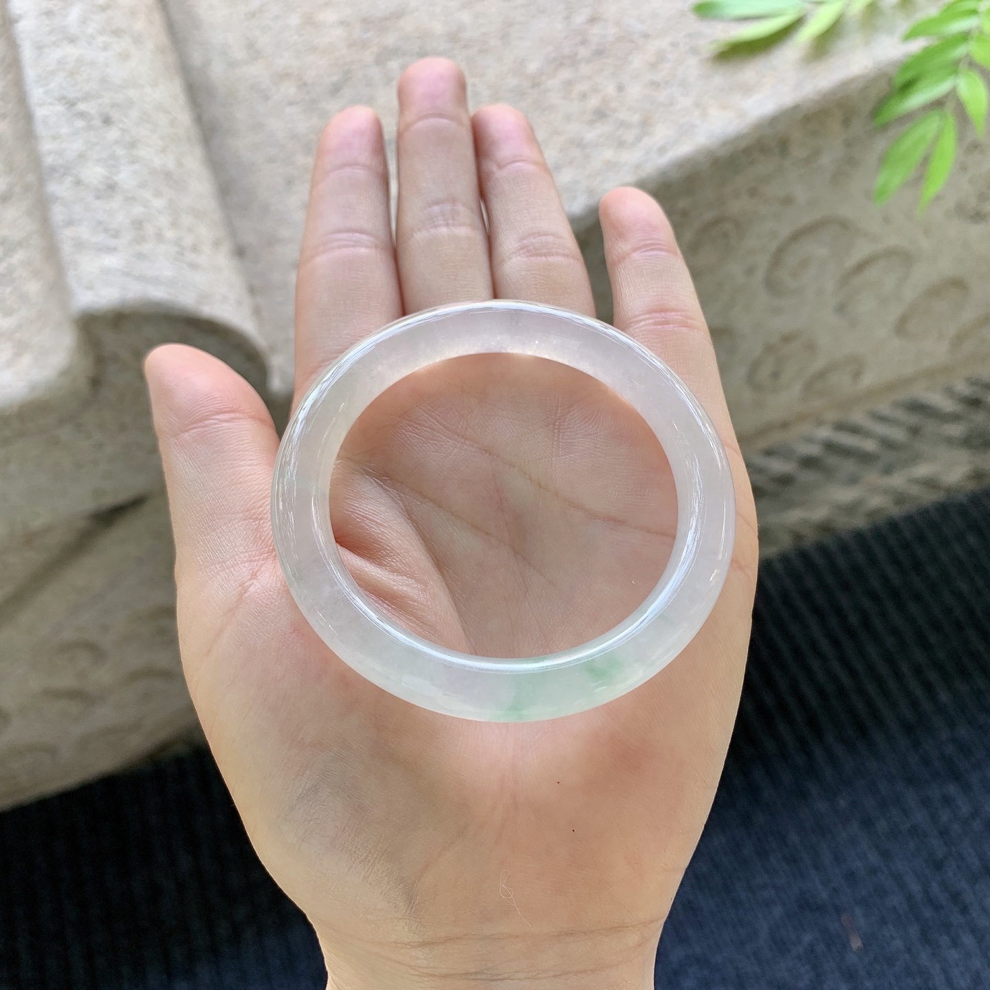 圆条49 50 【圈口】50/8.2/7.9 【编码】C5042713 【描述】冰糯飘绿，水润，种老