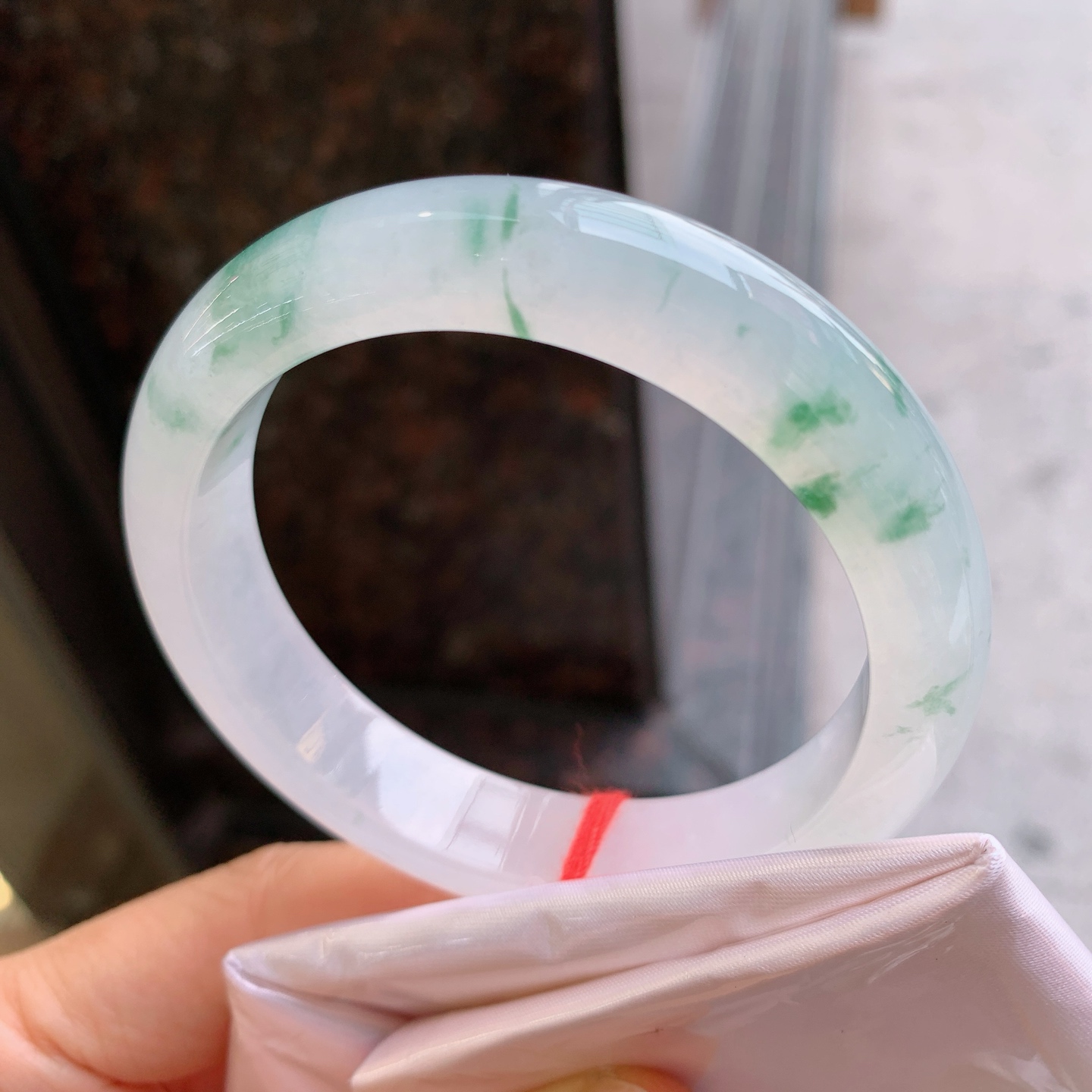 正圈冰种飘花，无裂，尺寸：56.2/12.5/8.5，清爽